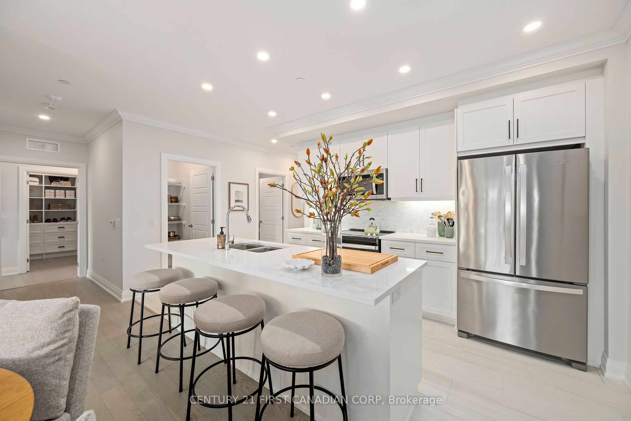 1560 Upper West Avenue 307 Property Photo 8