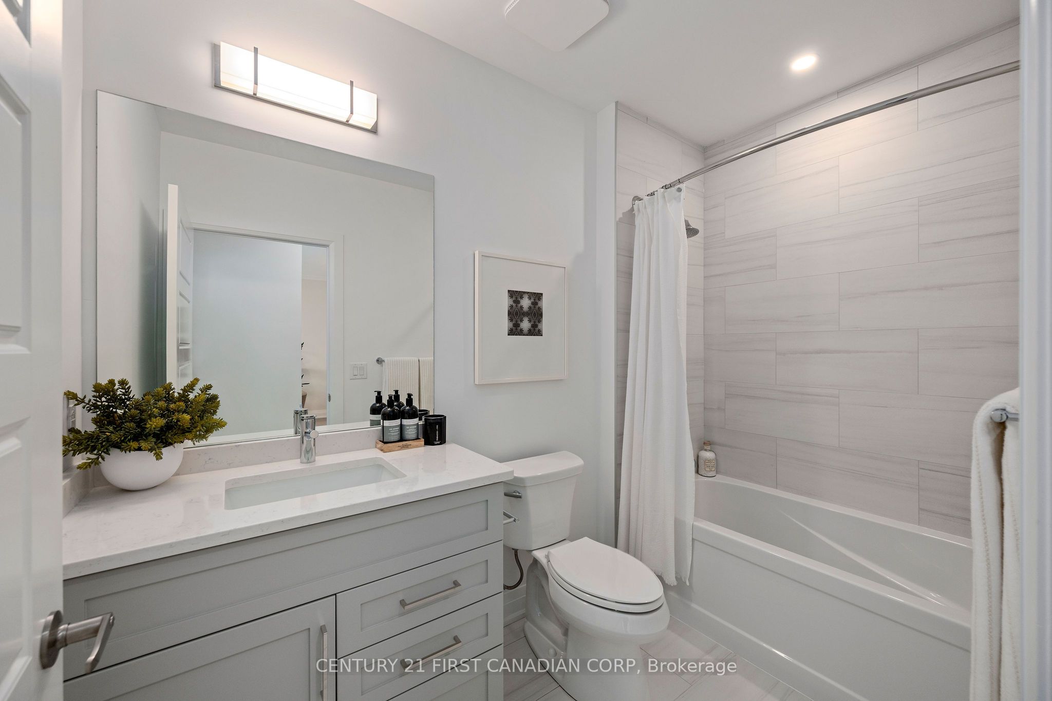 1560 Upper West Avenue 307 Property Photo 13