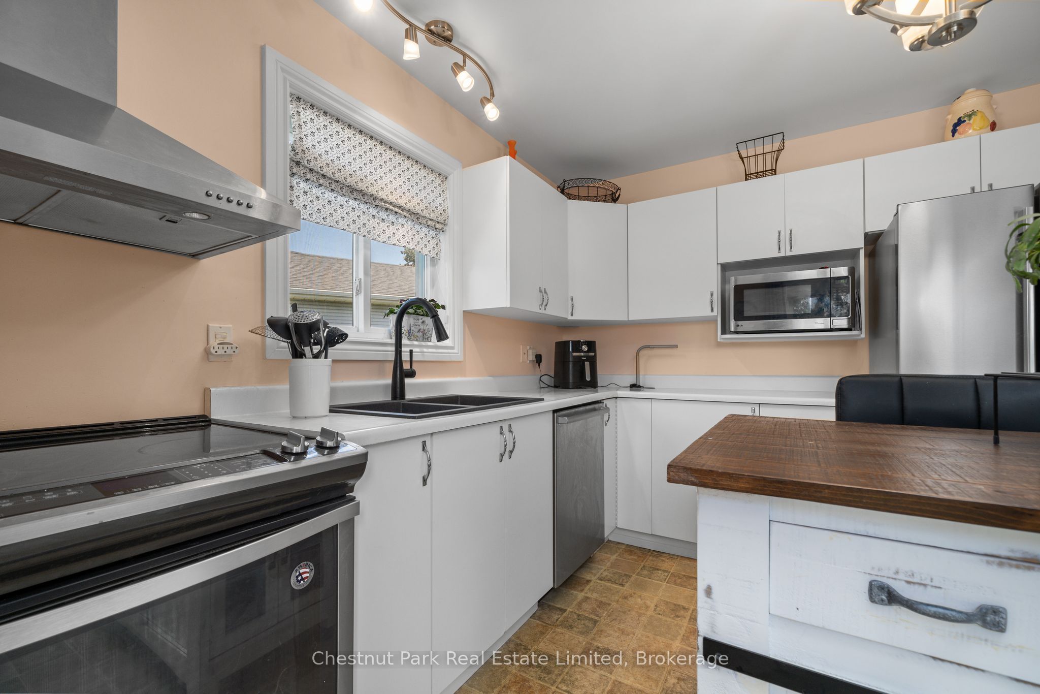 20 Monroe Court Property Photo 17