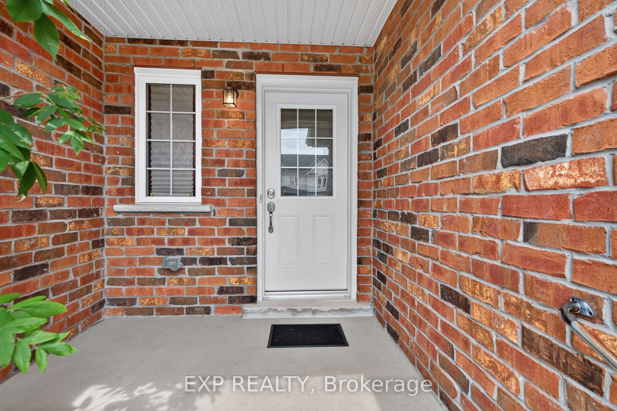 930 Silverfox Crescent Property Photo 2