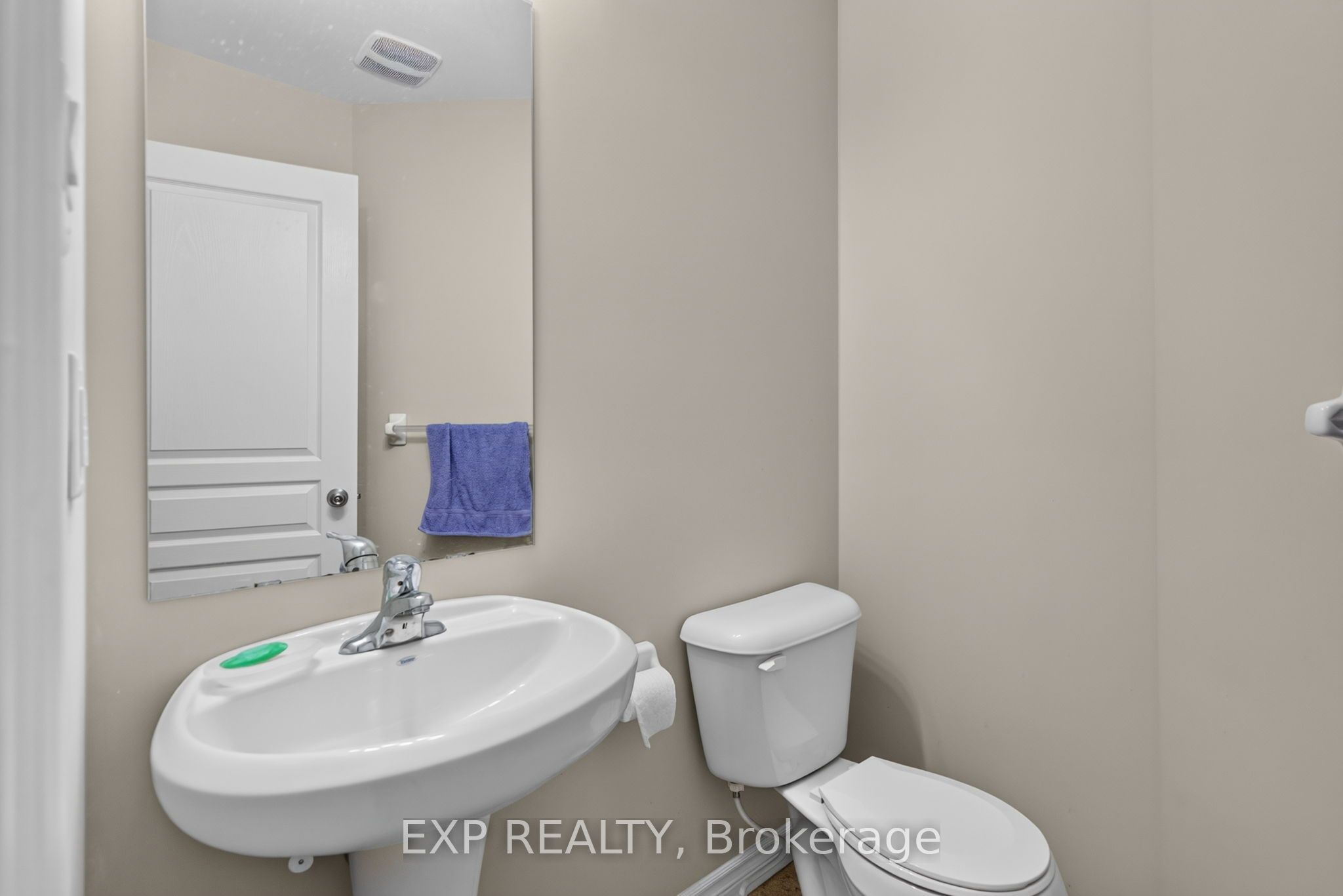930 Silverfox Crescent Property Photo 4