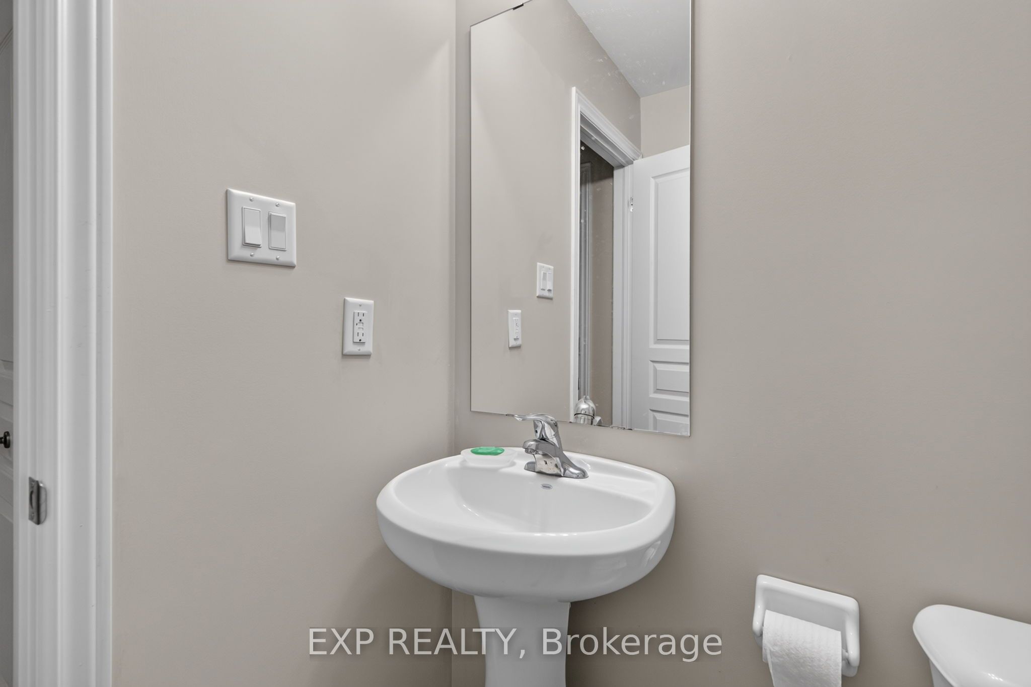 930 Silverfox Crescent Property Photo 5