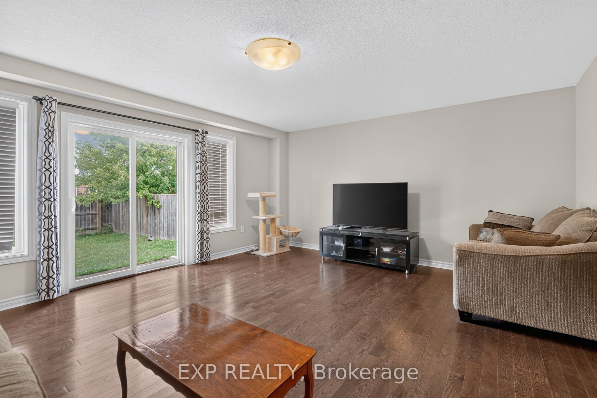 930 Silverfox Crescent Property Photo 14