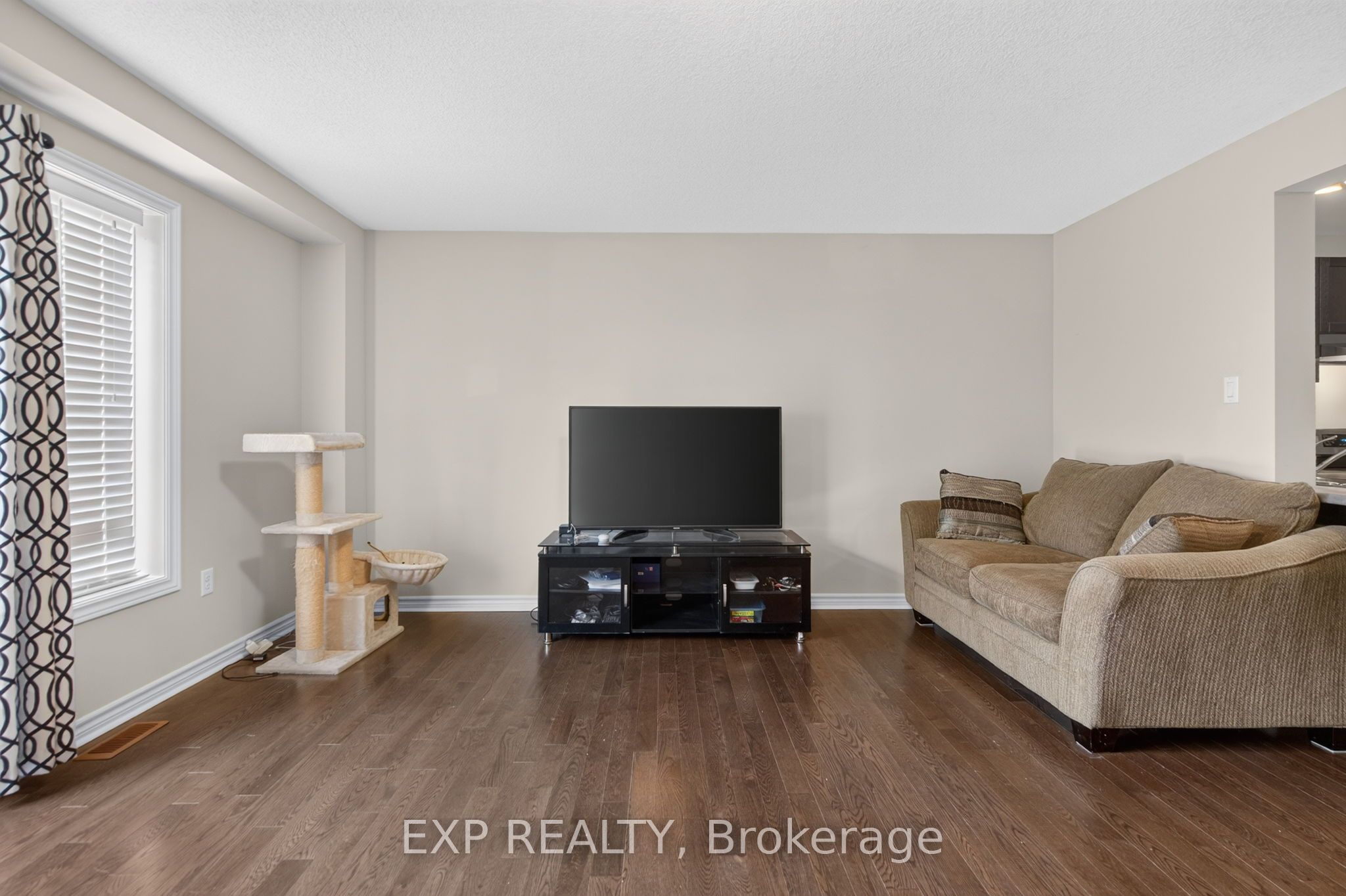 930 Silverfox Crescent Property Photo 16