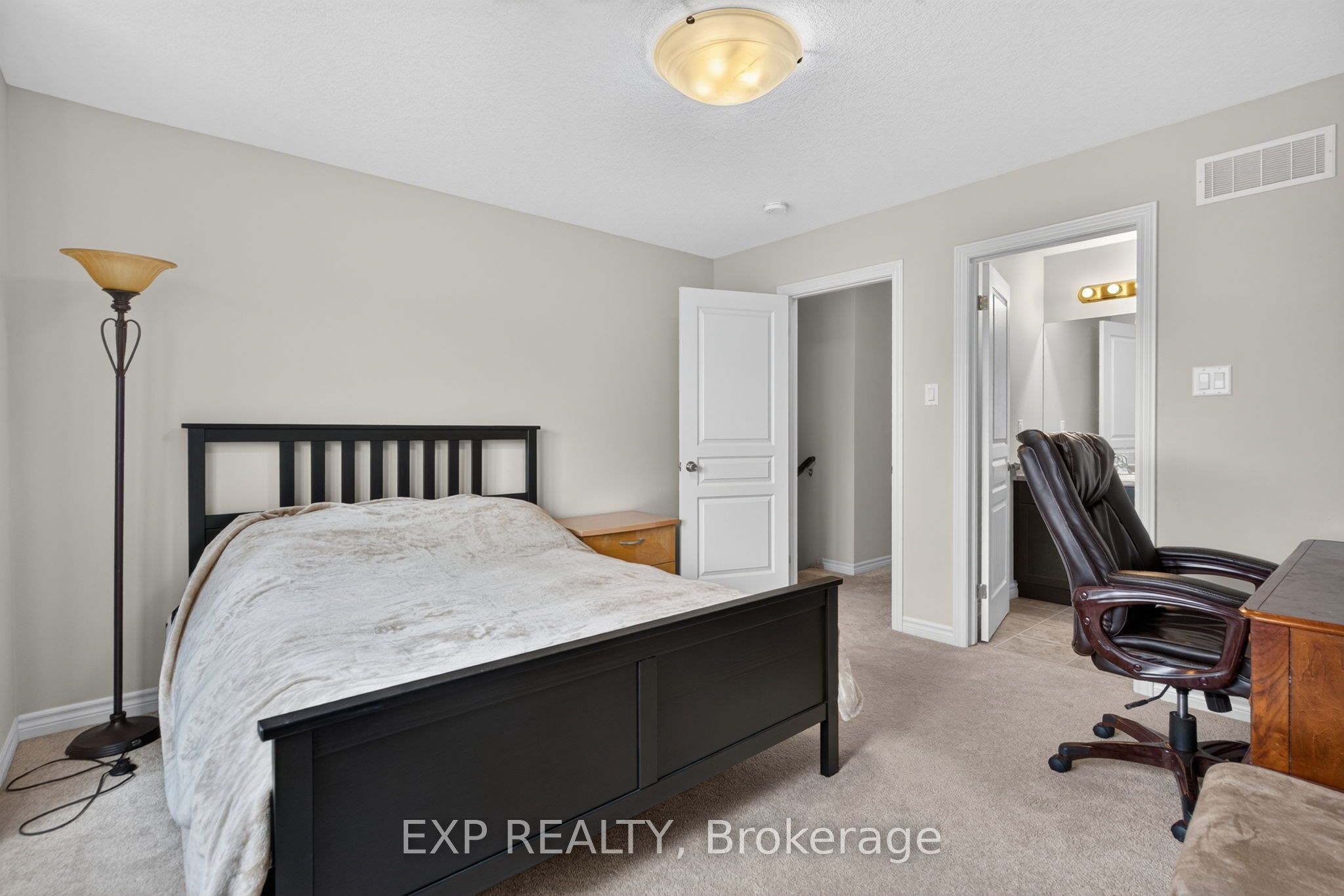930 Silverfox Crescent Property Photo 19