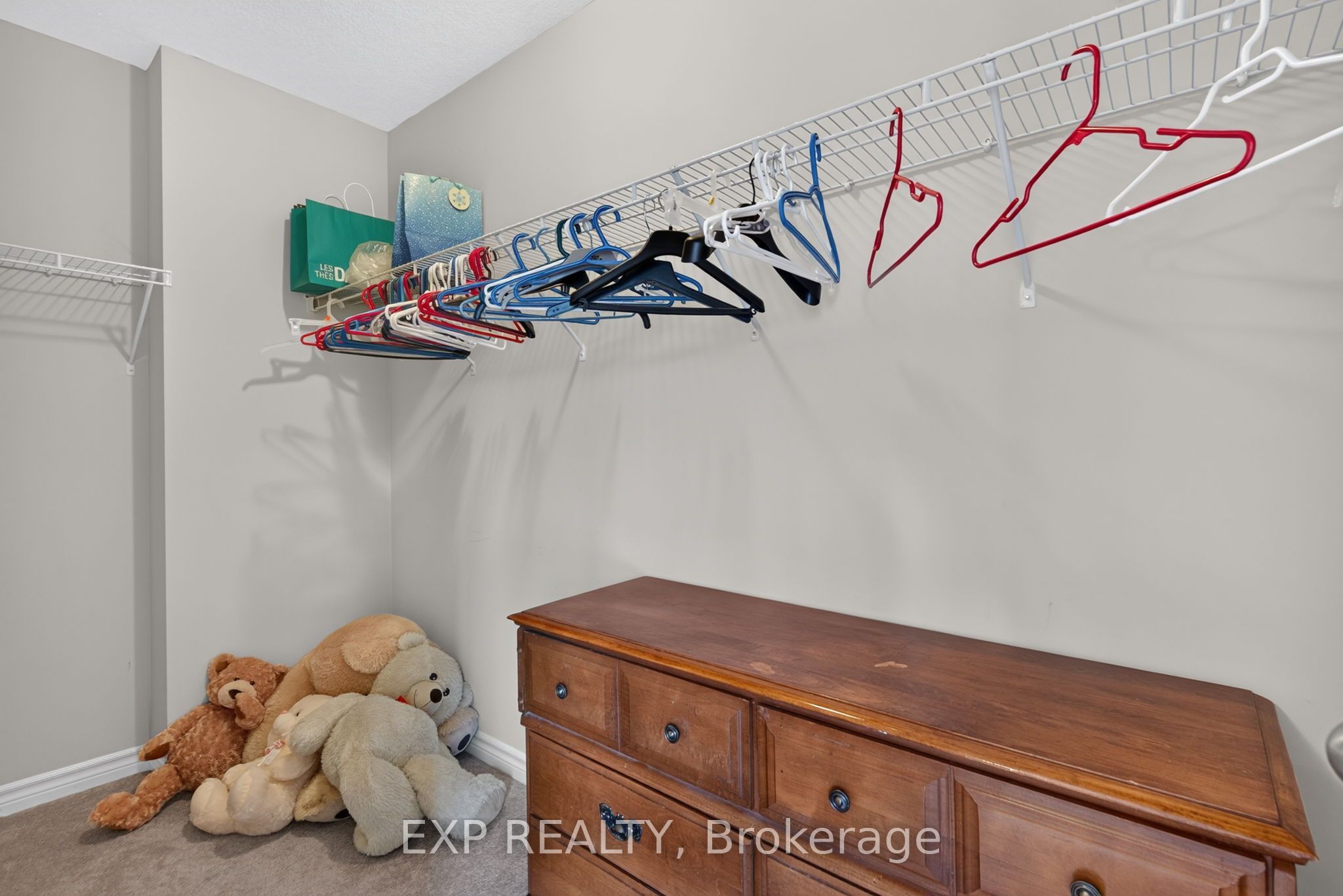930 Silverfox Crescent Property Photo 21