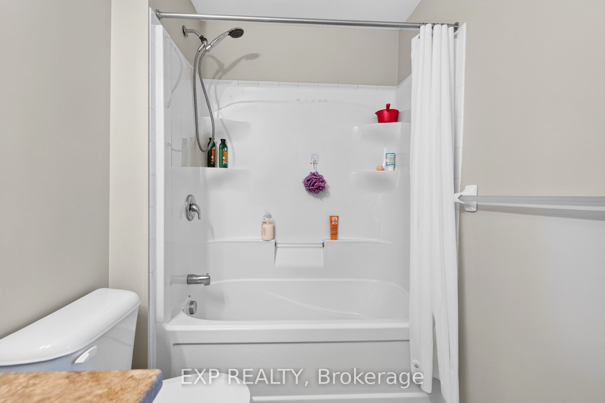 930 Silverfox Crescent Property Photo 23