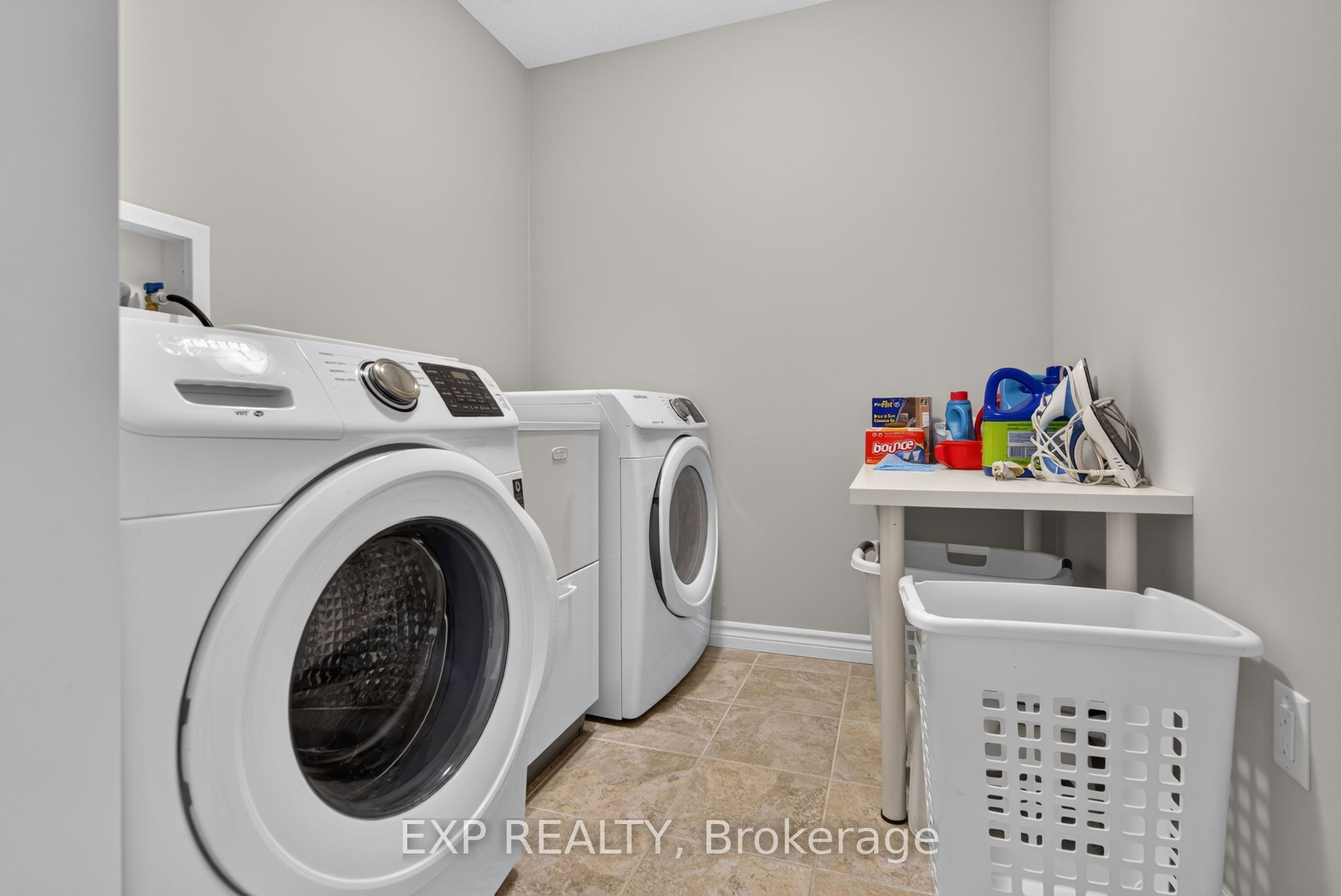 930 Silverfox Crescent Property Photo 24
