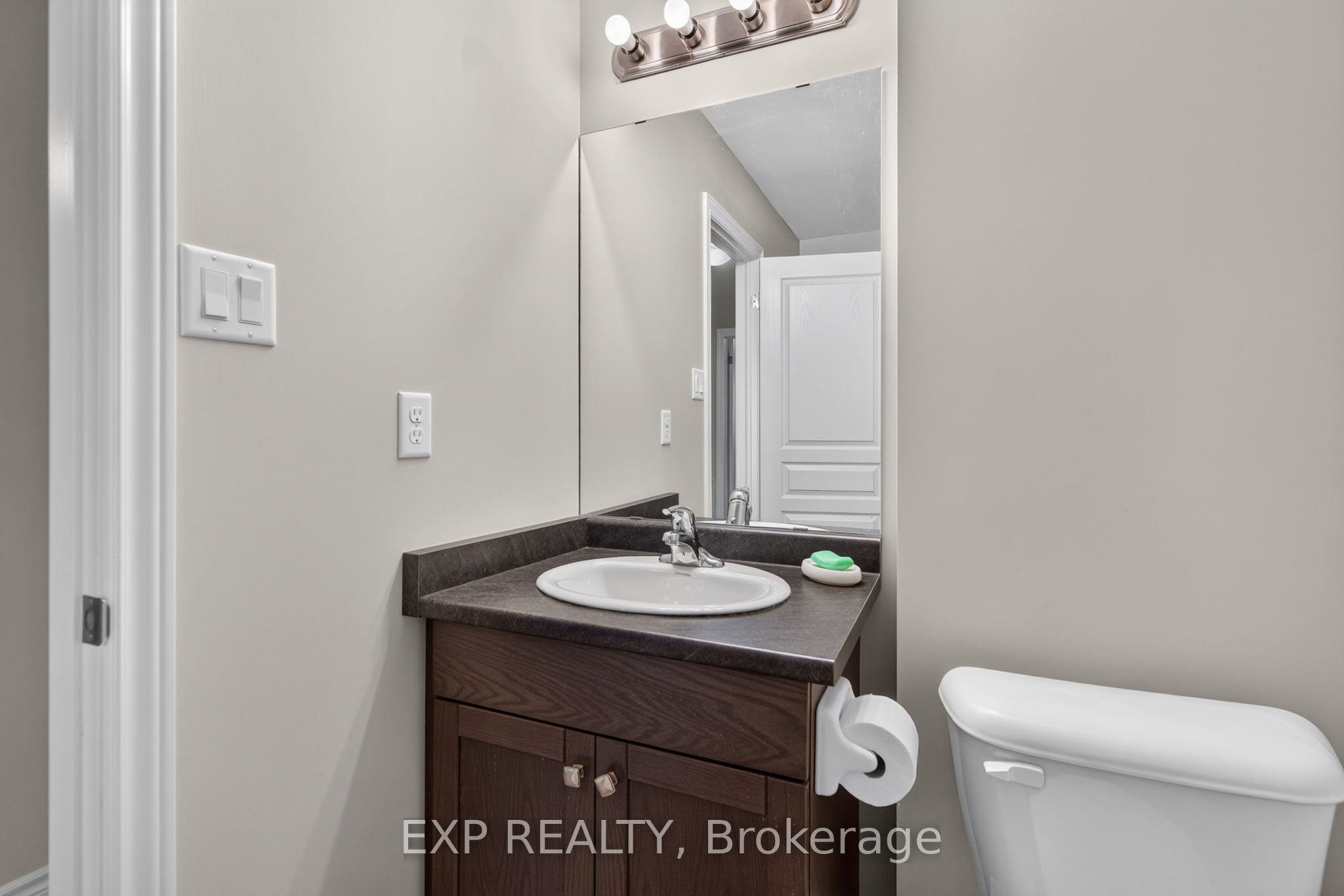 930 Silverfox Crescent Property Photo 26