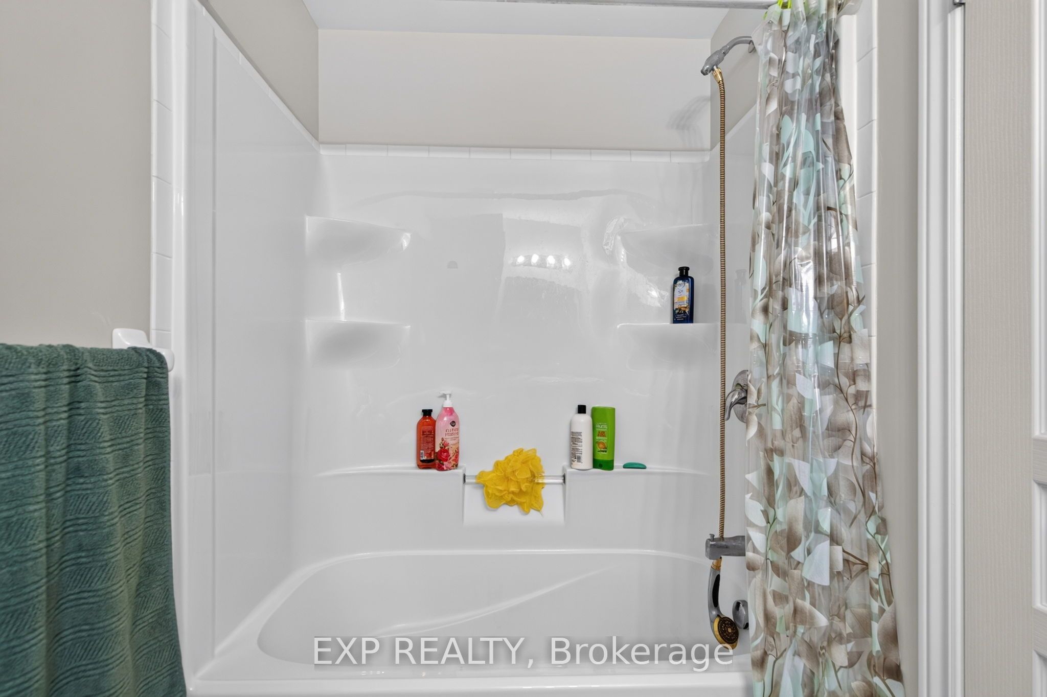 930 Silverfox Crescent Property Photo 27