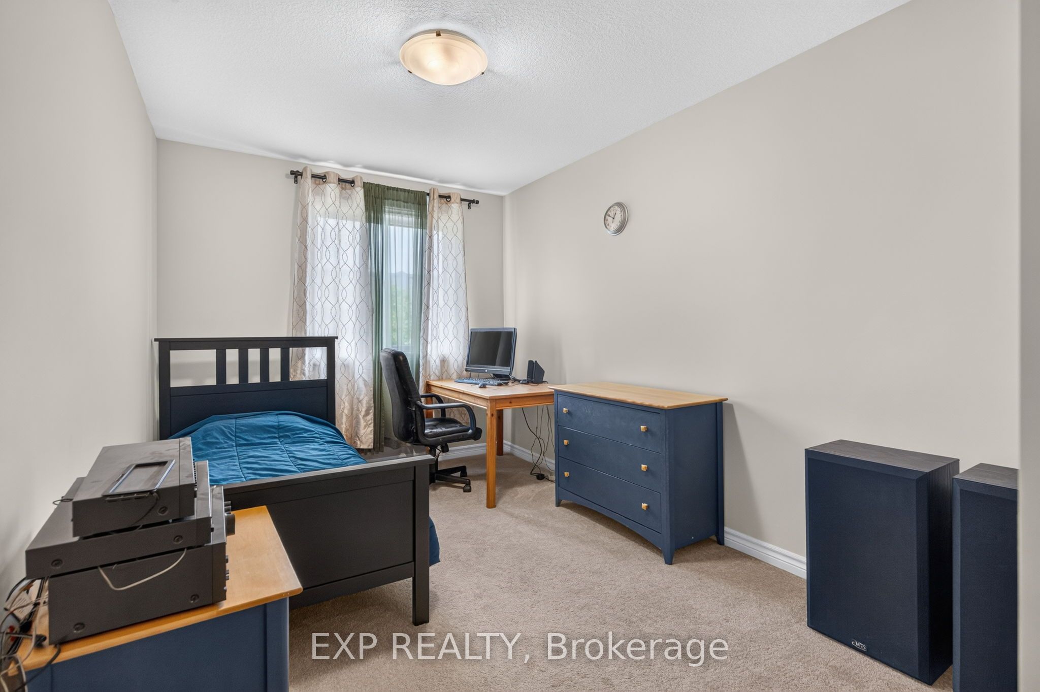930 Silverfox Crescent Property Photo 28