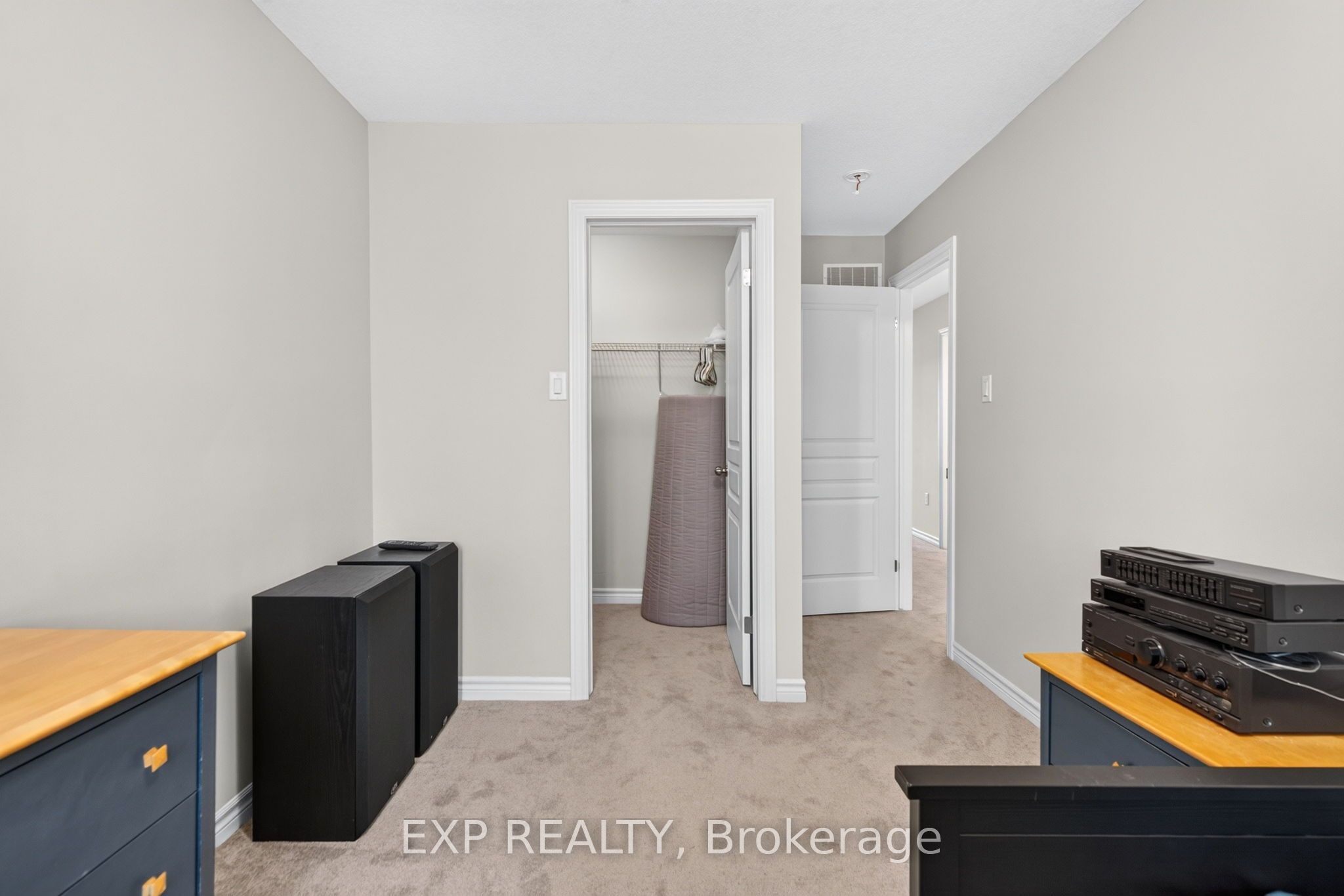 930 Silverfox Crescent Property Photo 29