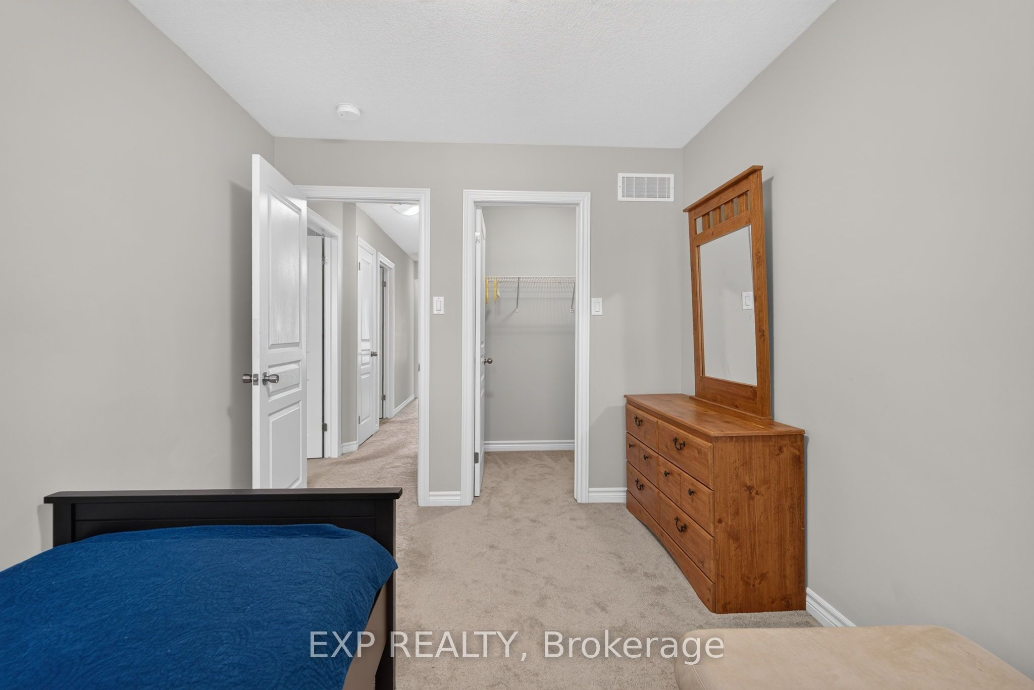 930 Silverfox Crescent Property Photo 32