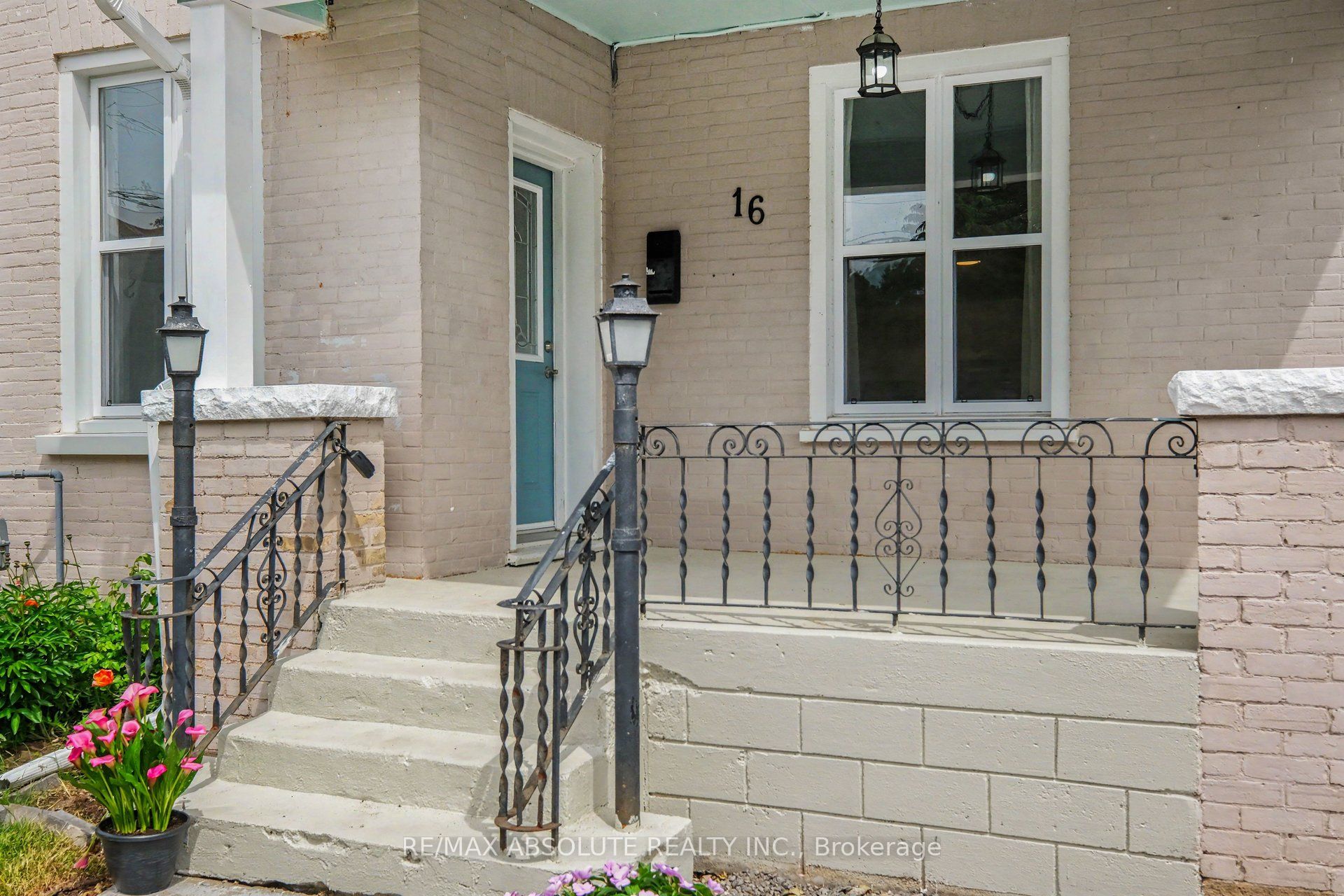 16 Glen Avenue Property Photo 3