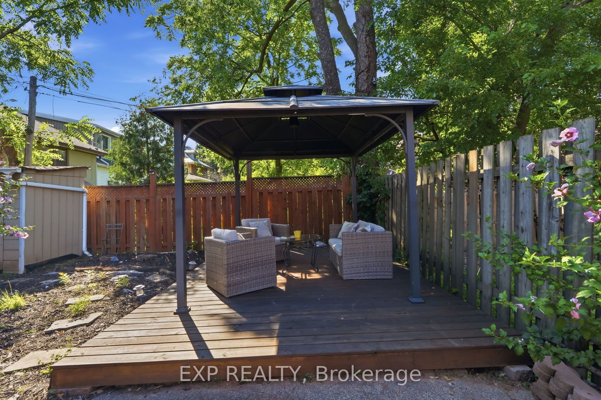 146 Ottawa Street S Property Photo 33