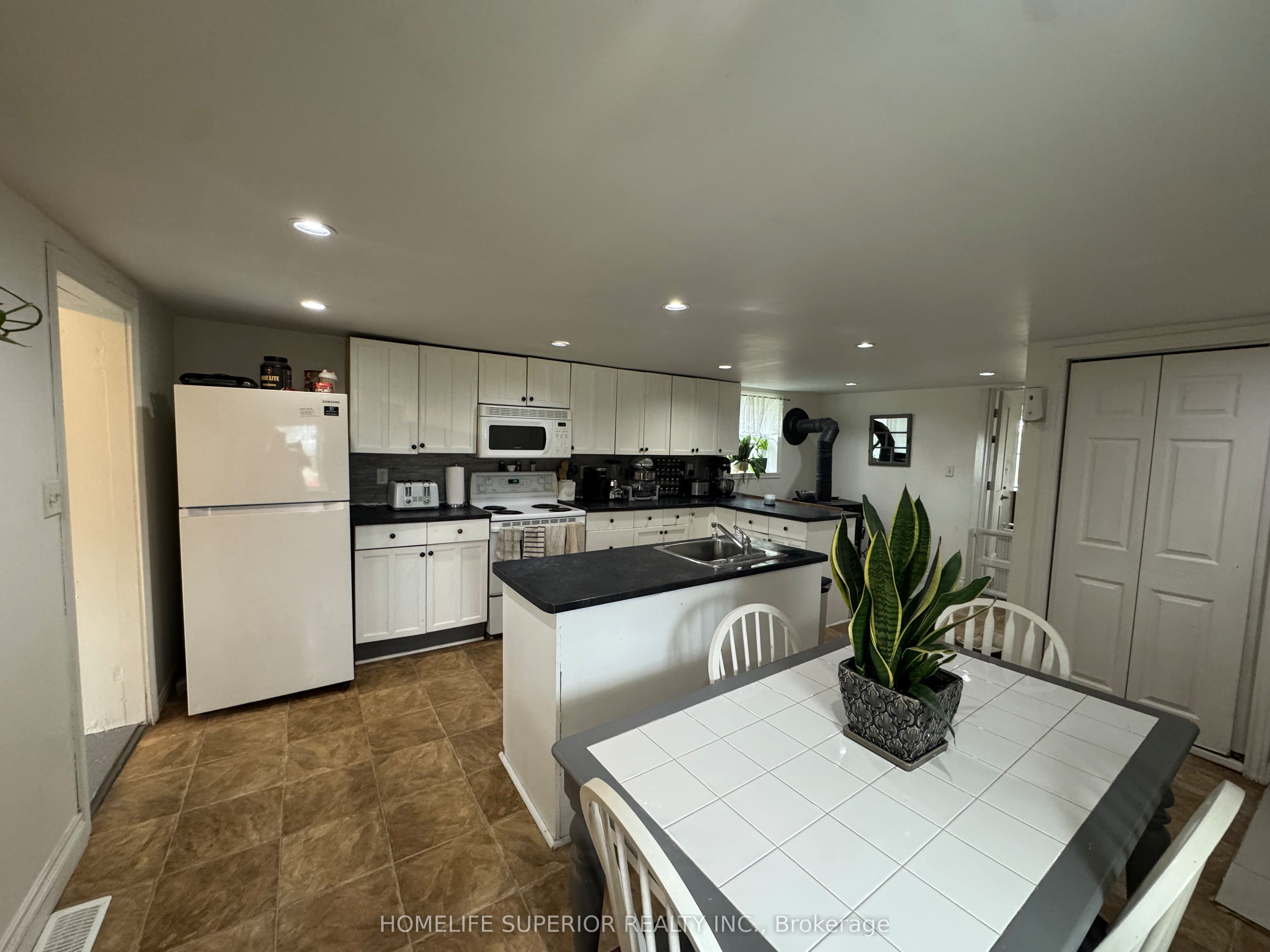 1029 St. Marks Road Property Photo 7