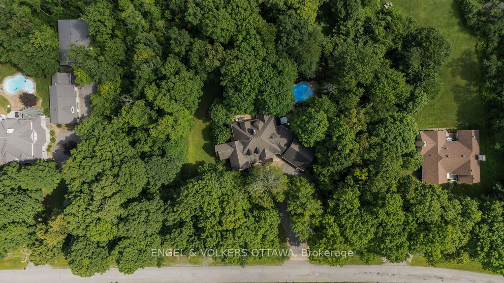 1412 Houston Crescent Property Photo 3