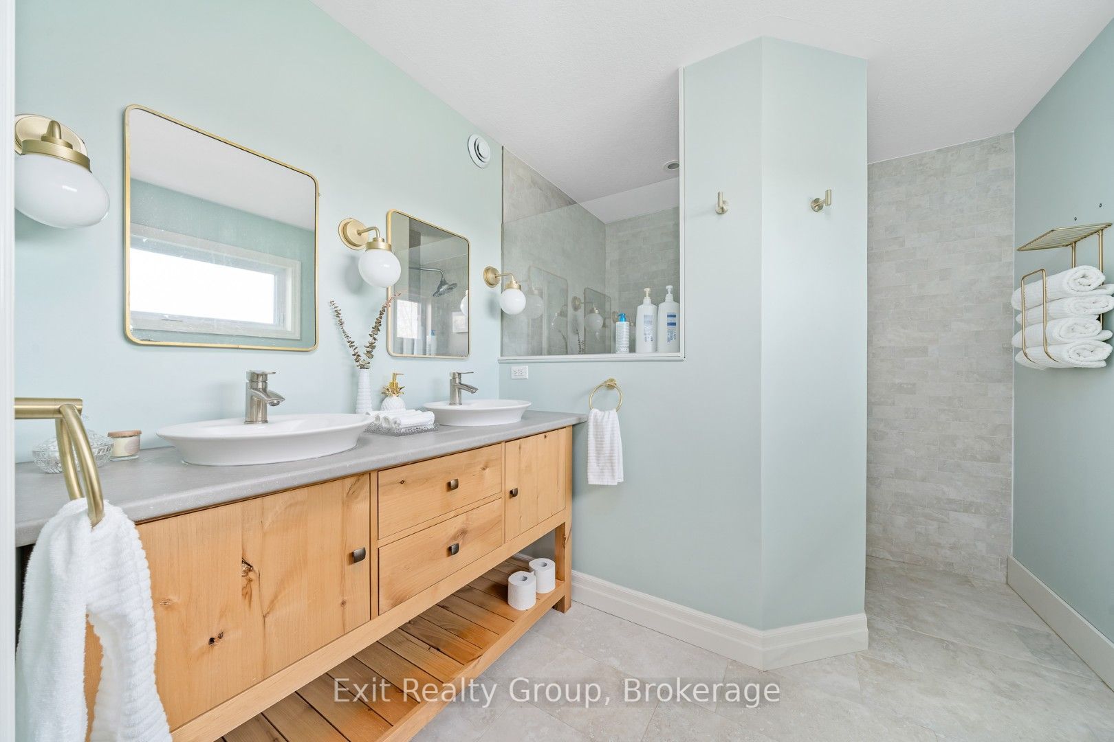 20858 Loyalist Parkway Property Photo 8