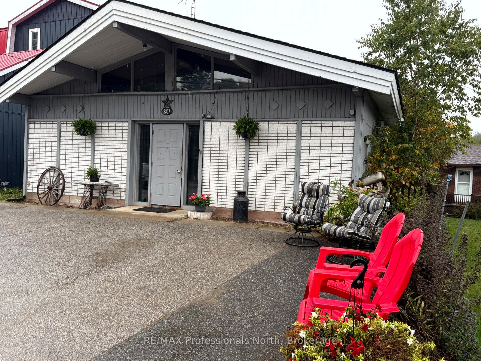 2307 Loop Road Property Photo 2
