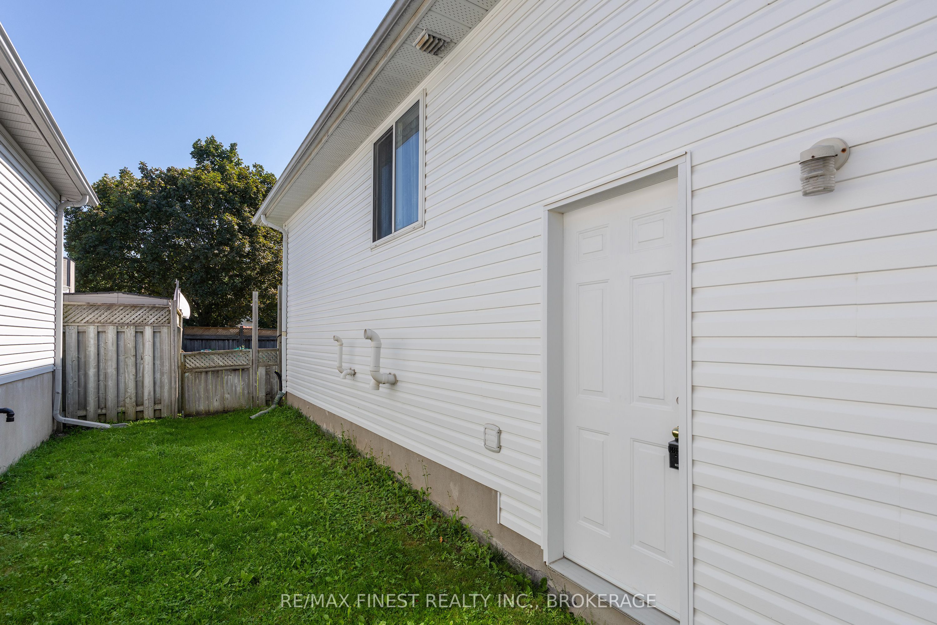 416 Sheila Court Property Photo 4