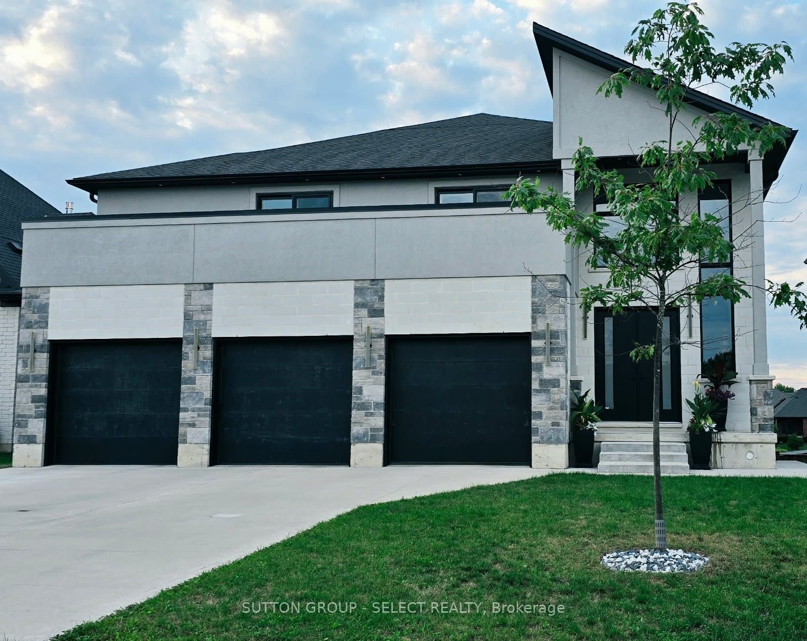 17 Arrowwood Path Property Photo 1