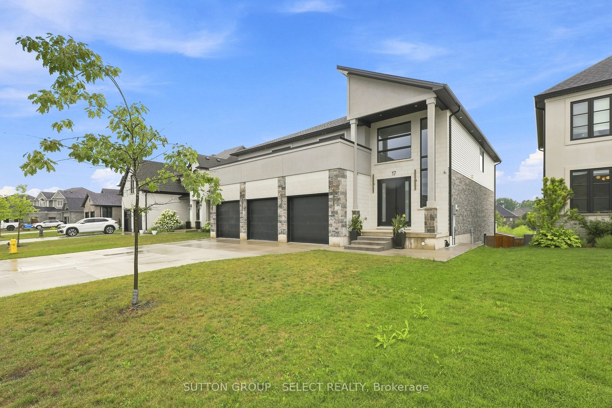 17 Arrowwood Path Property Photo 3