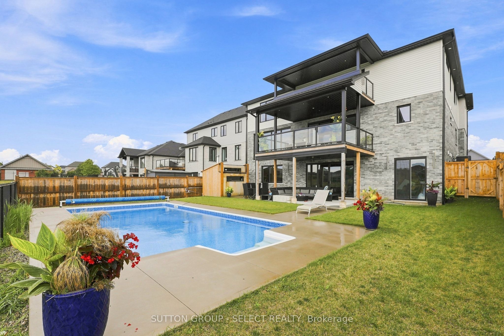 17 Arrowwood Path Property Photo 4