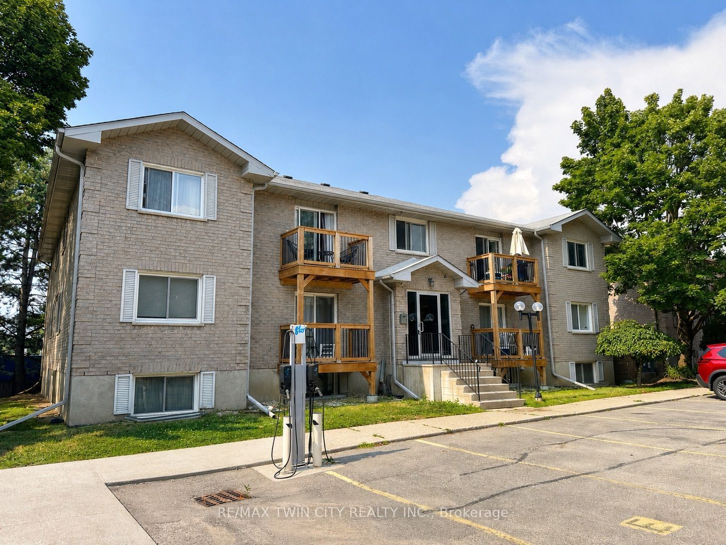 266 Overlea Drive 402 Property Photo 1