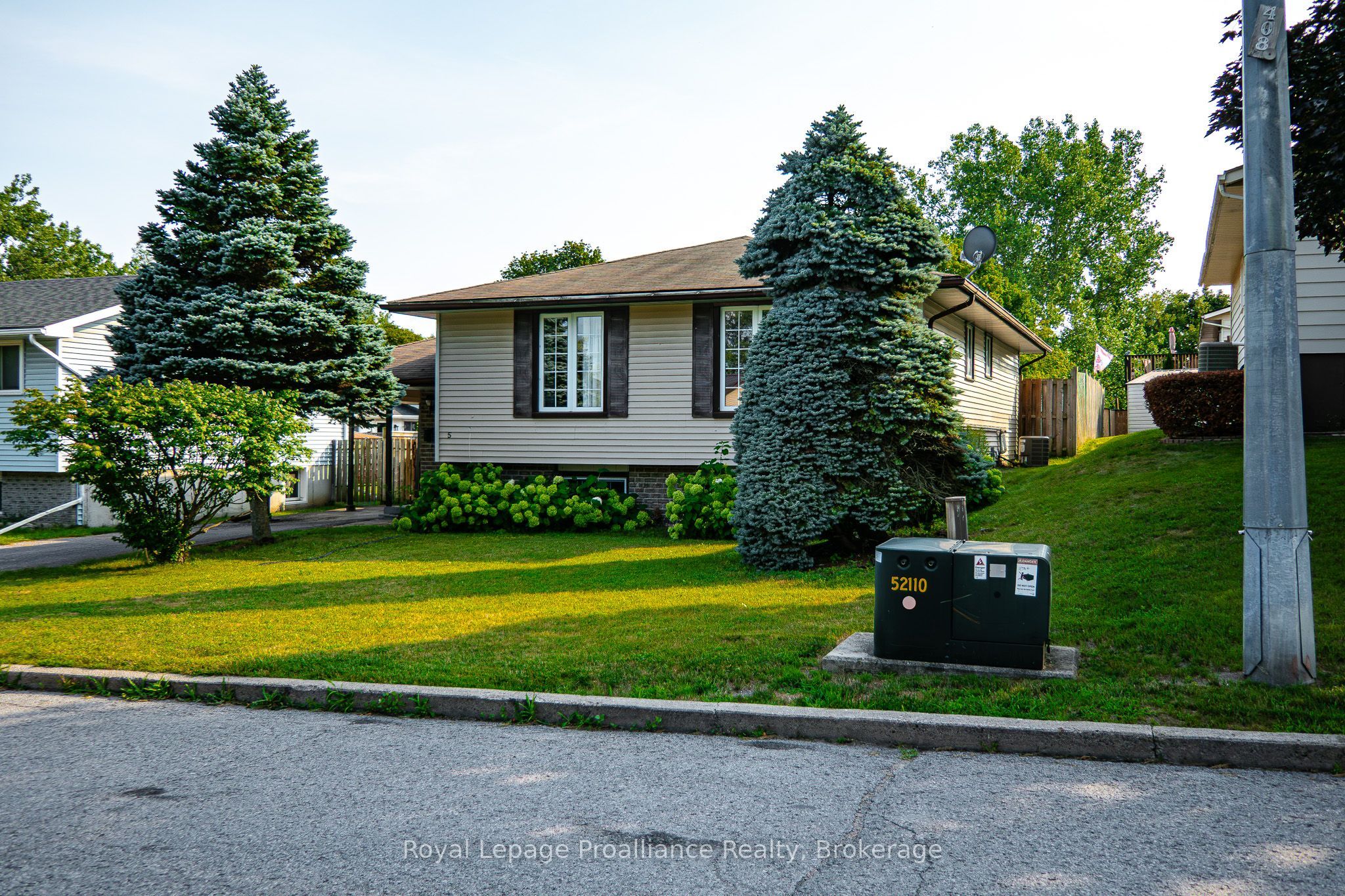 5 Van Alstine Drive Property Photo 3