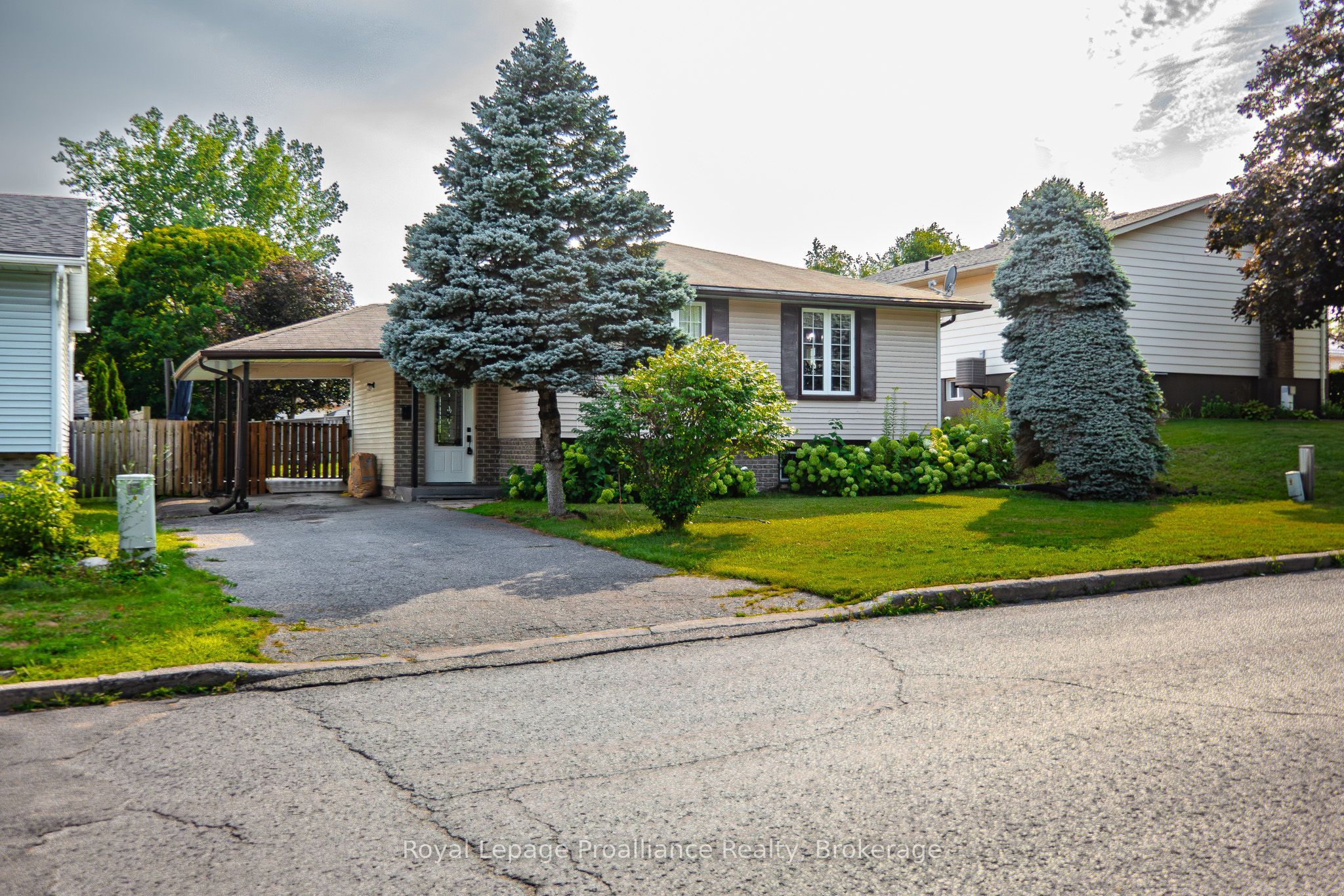 5 Van Alstine Drive Property Photo 4