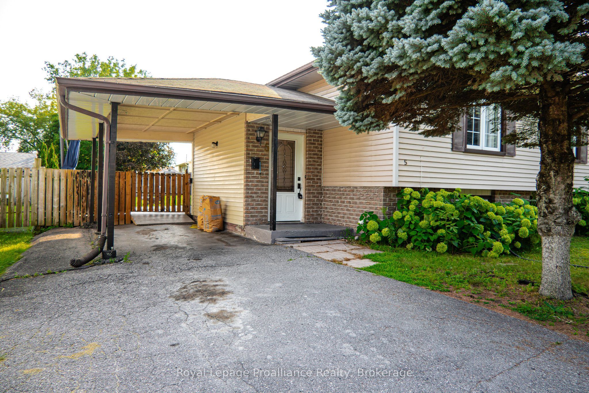 5 Van Alstine Drive Property Photo 6