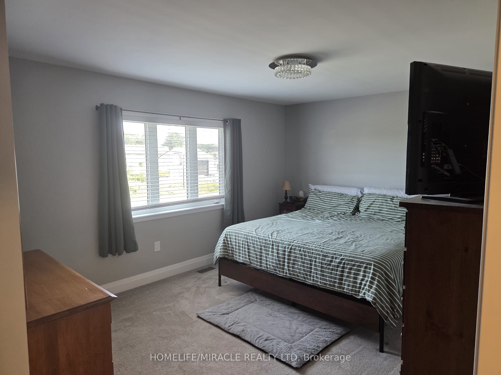 20 Esther Crescent Property Photo 6