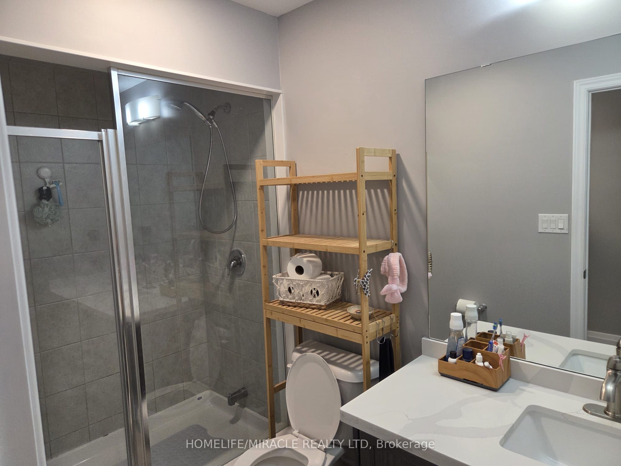 20 Esther Crescent Property Photo 8