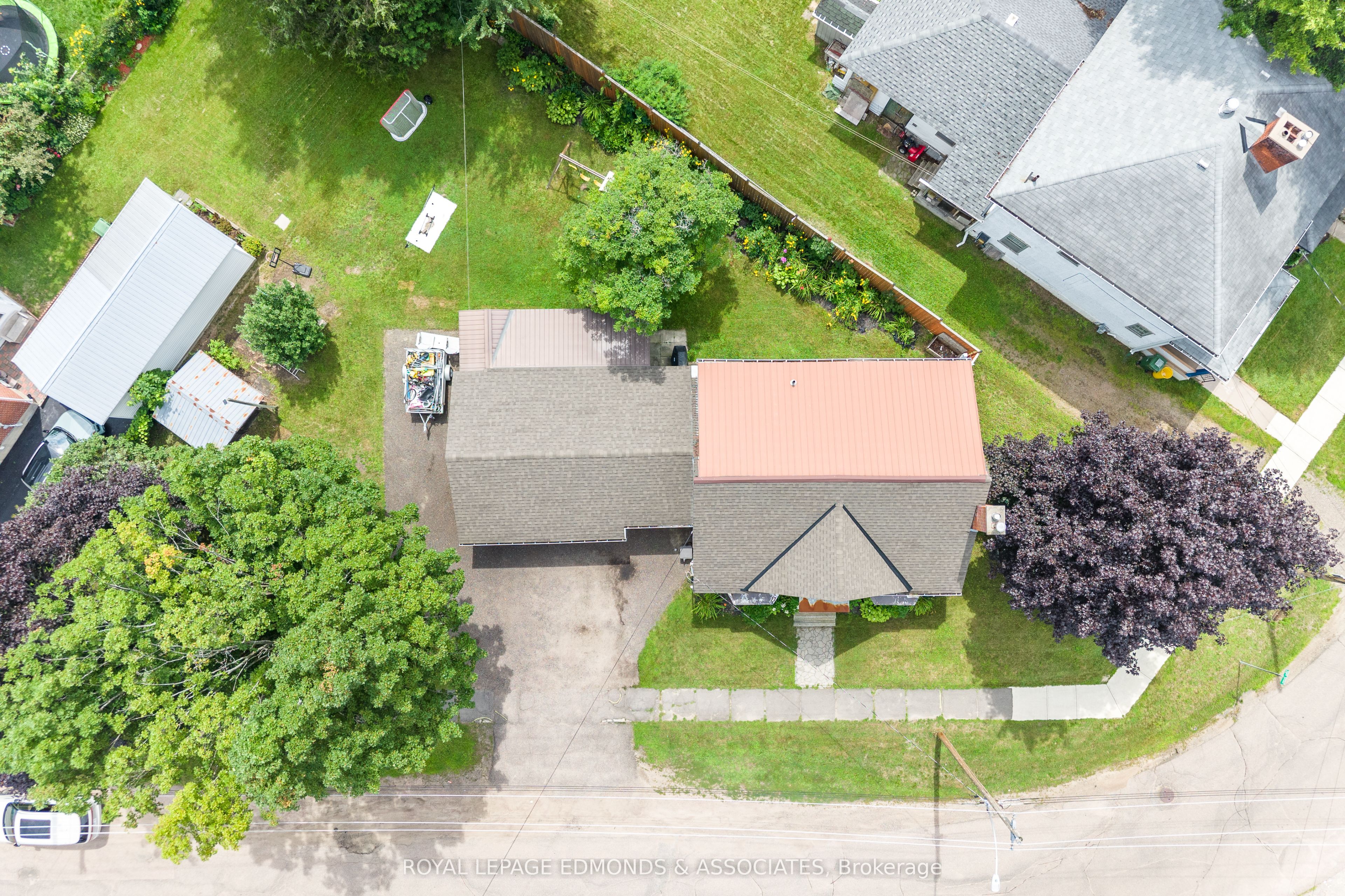 734 Front Street Property Photo 4