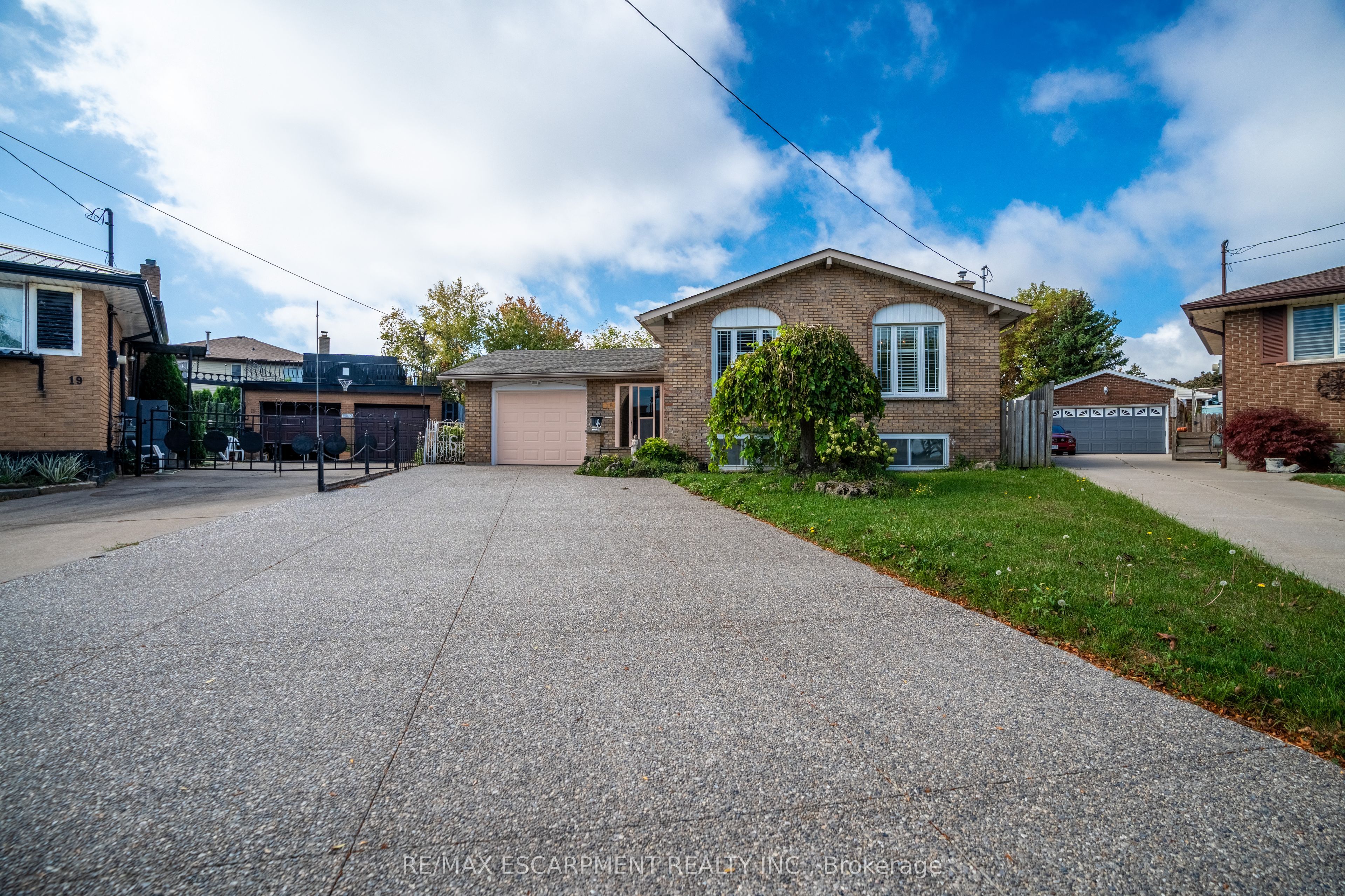 18 Villa Court Property Photo 2