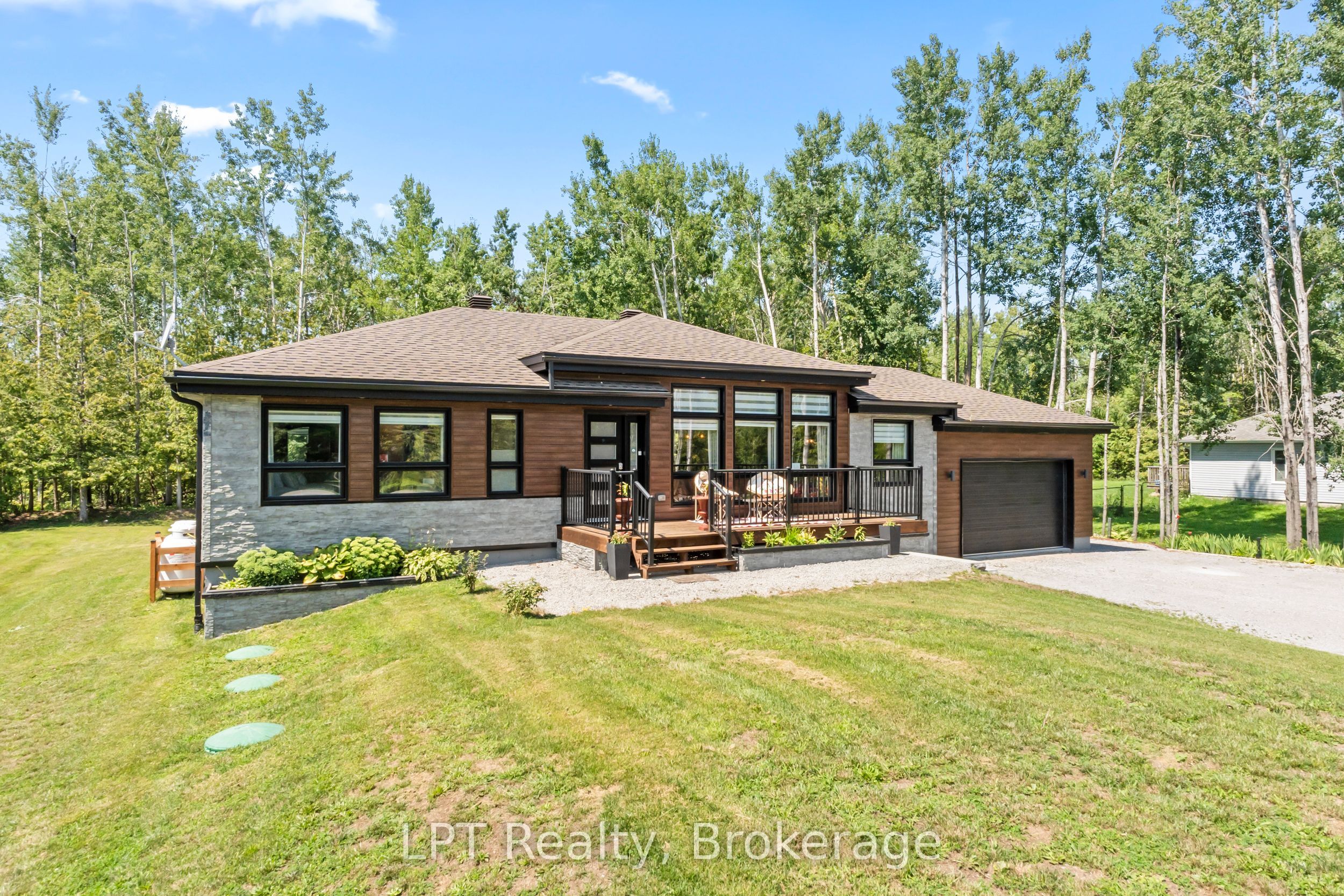 61 Pinewood Boulevard Property Photo 1