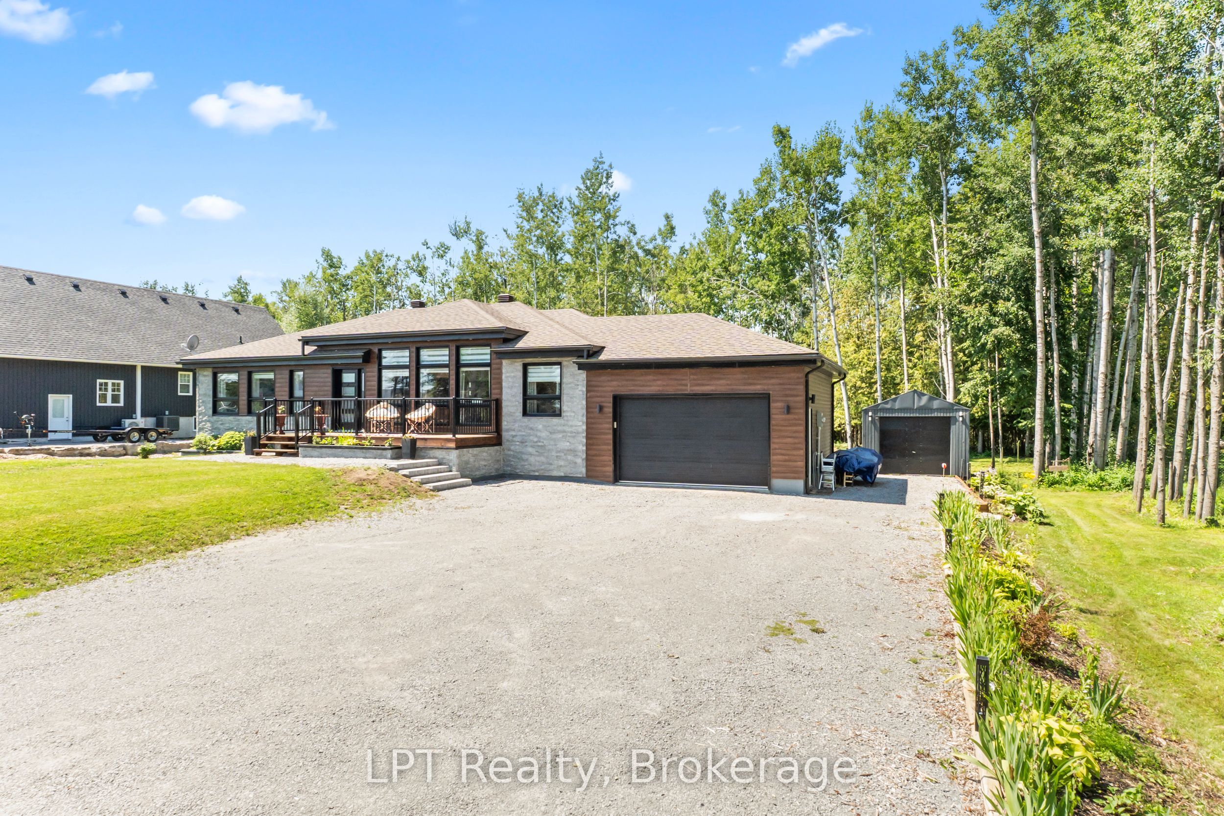 61 Pinewood Boulevard Property Photo 2