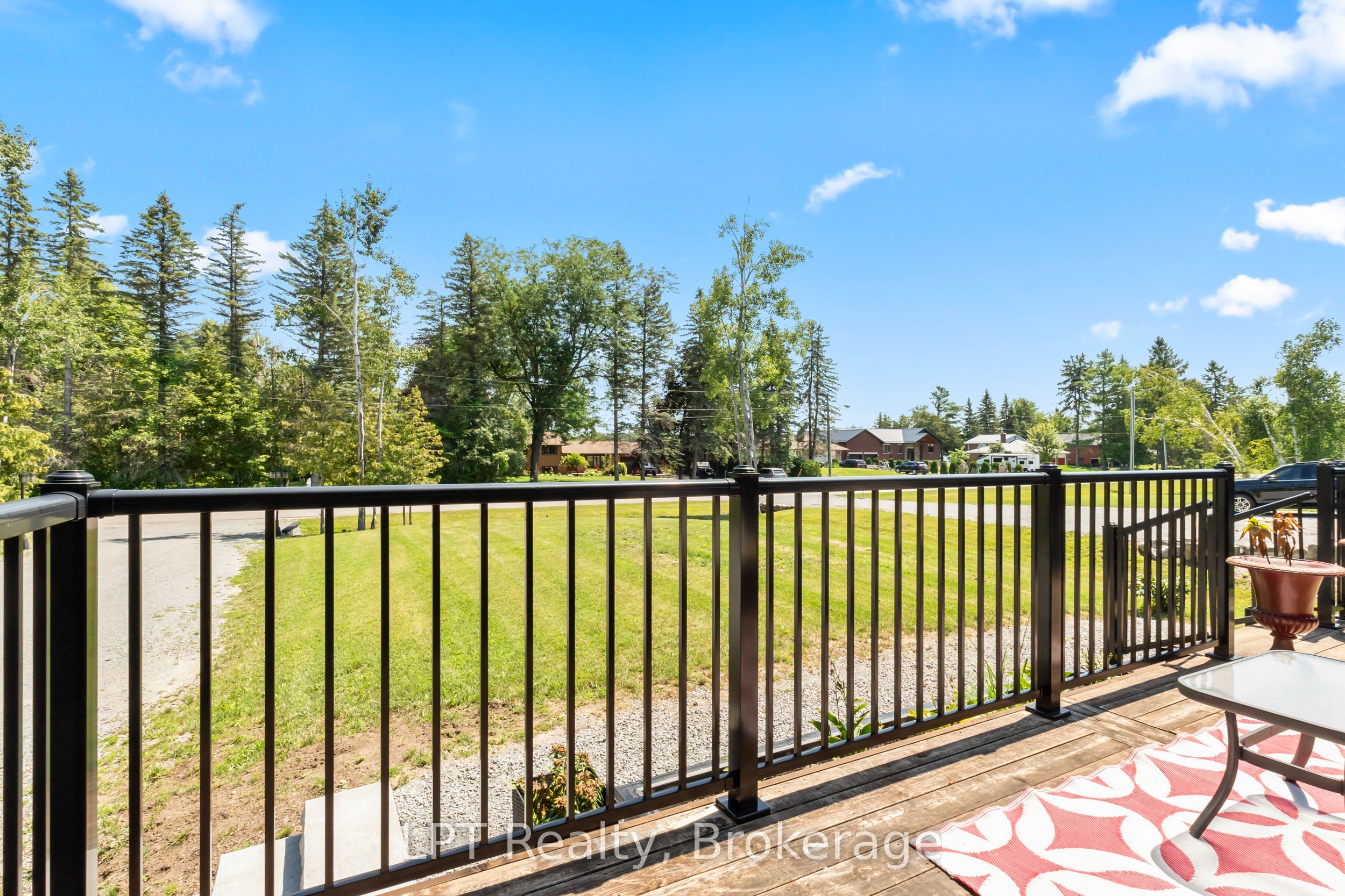 61 Pinewood Boulevard Property Photo 5
