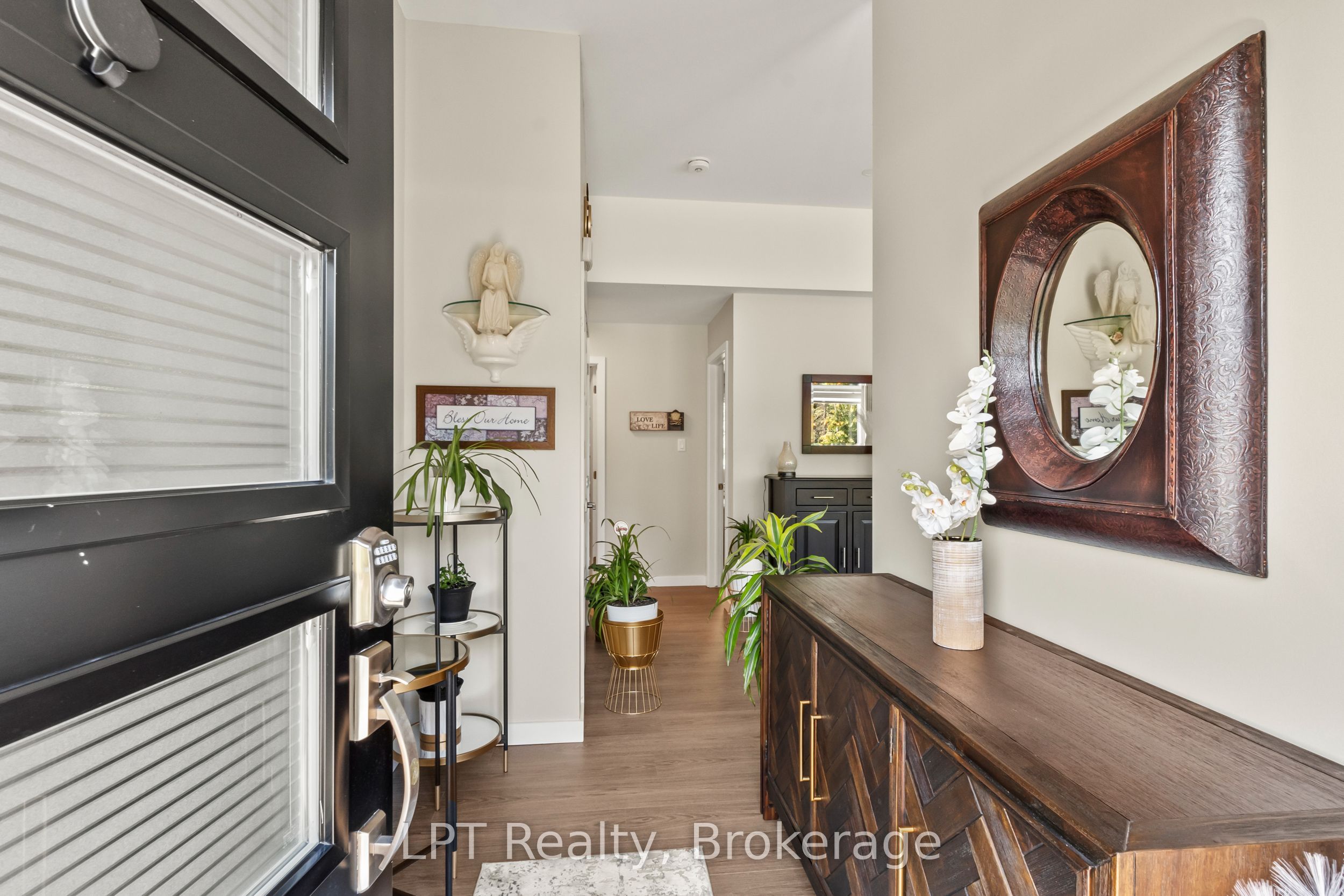 61 Pinewood Boulevard Property Photo 7