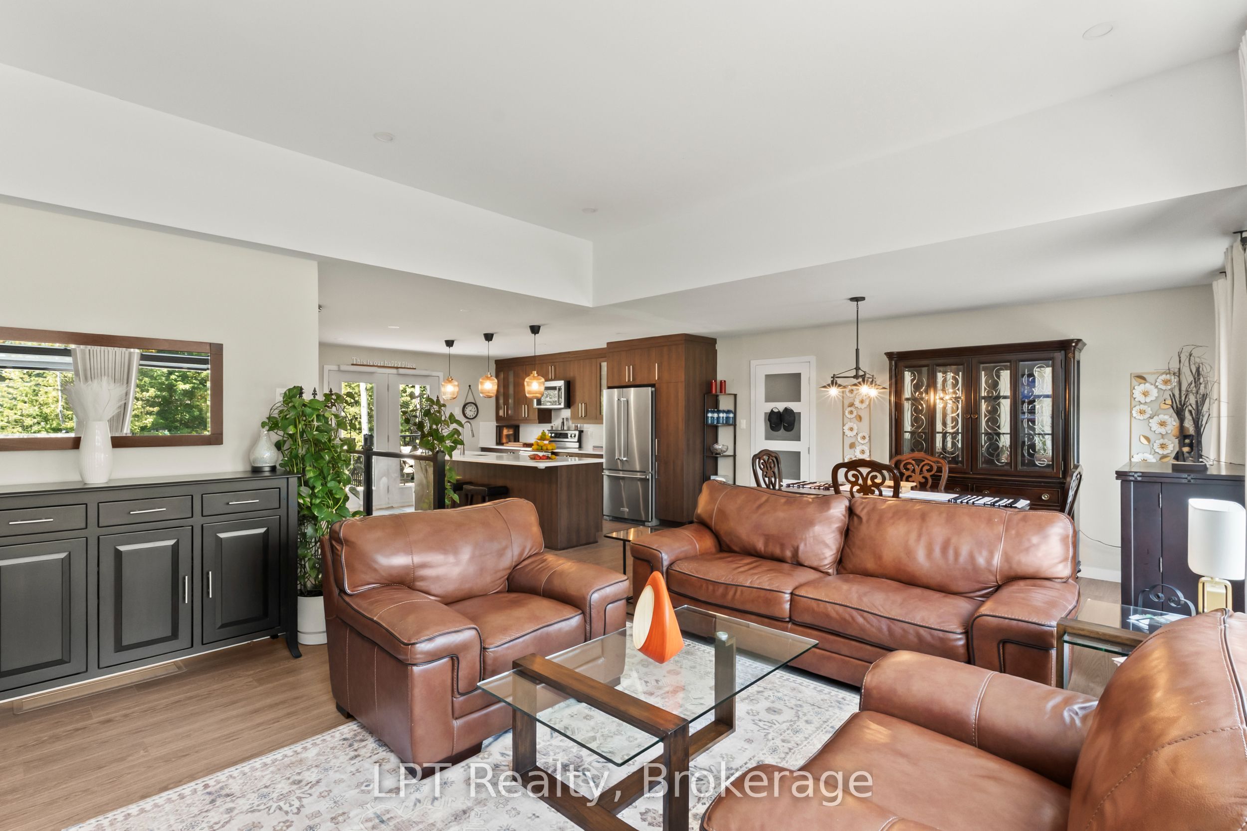 61 Pinewood Boulevard Property Photo 9