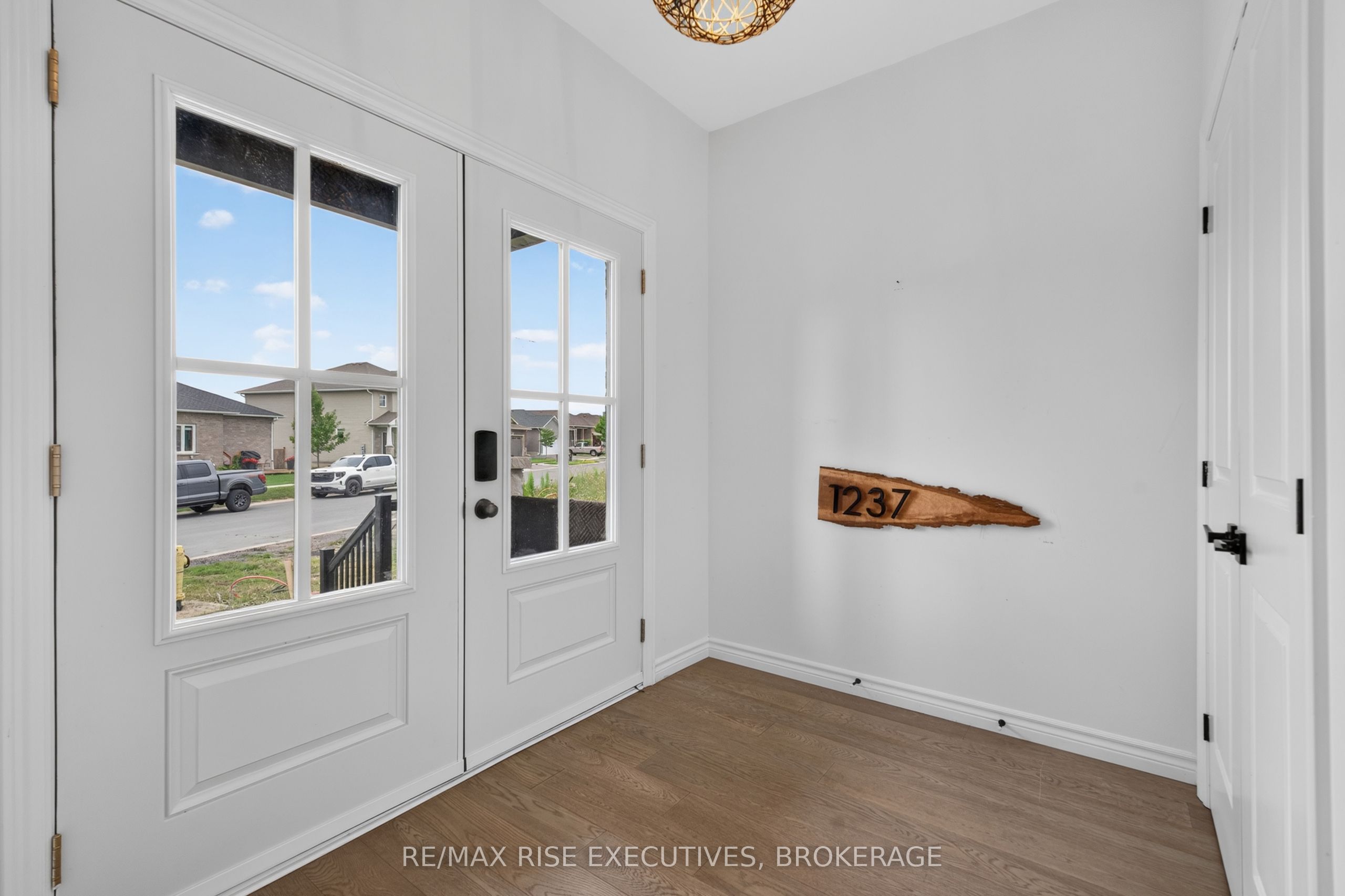 1237 Carfa Crescent Property Photo 3