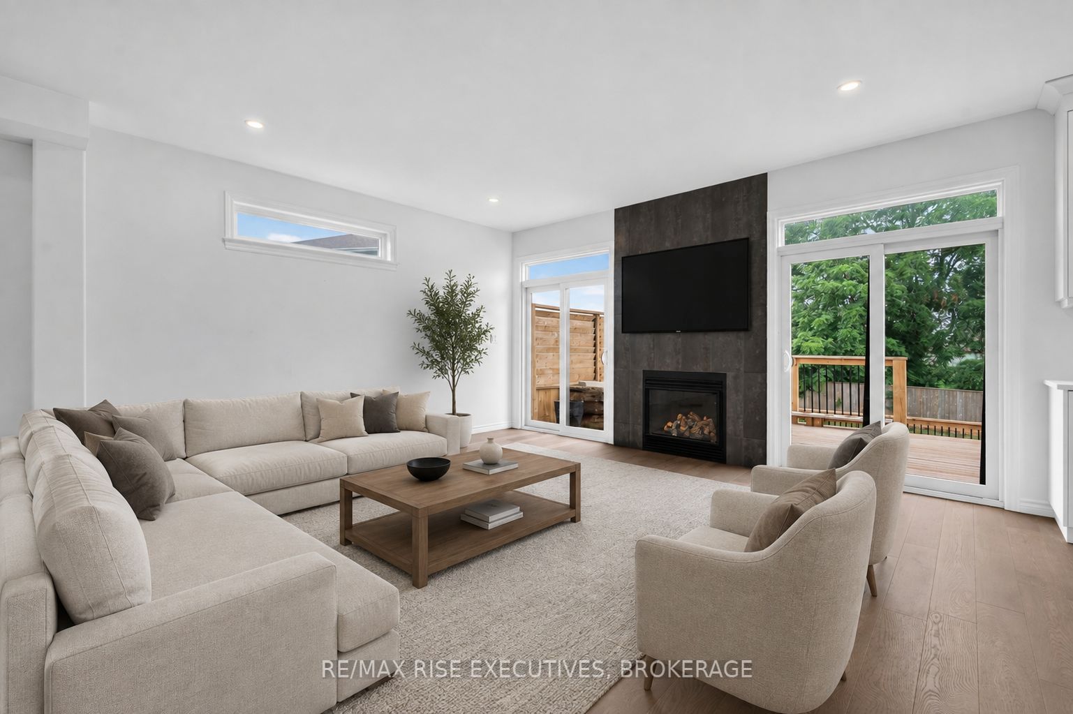 1237 Carfa Crescent Property Photo 4