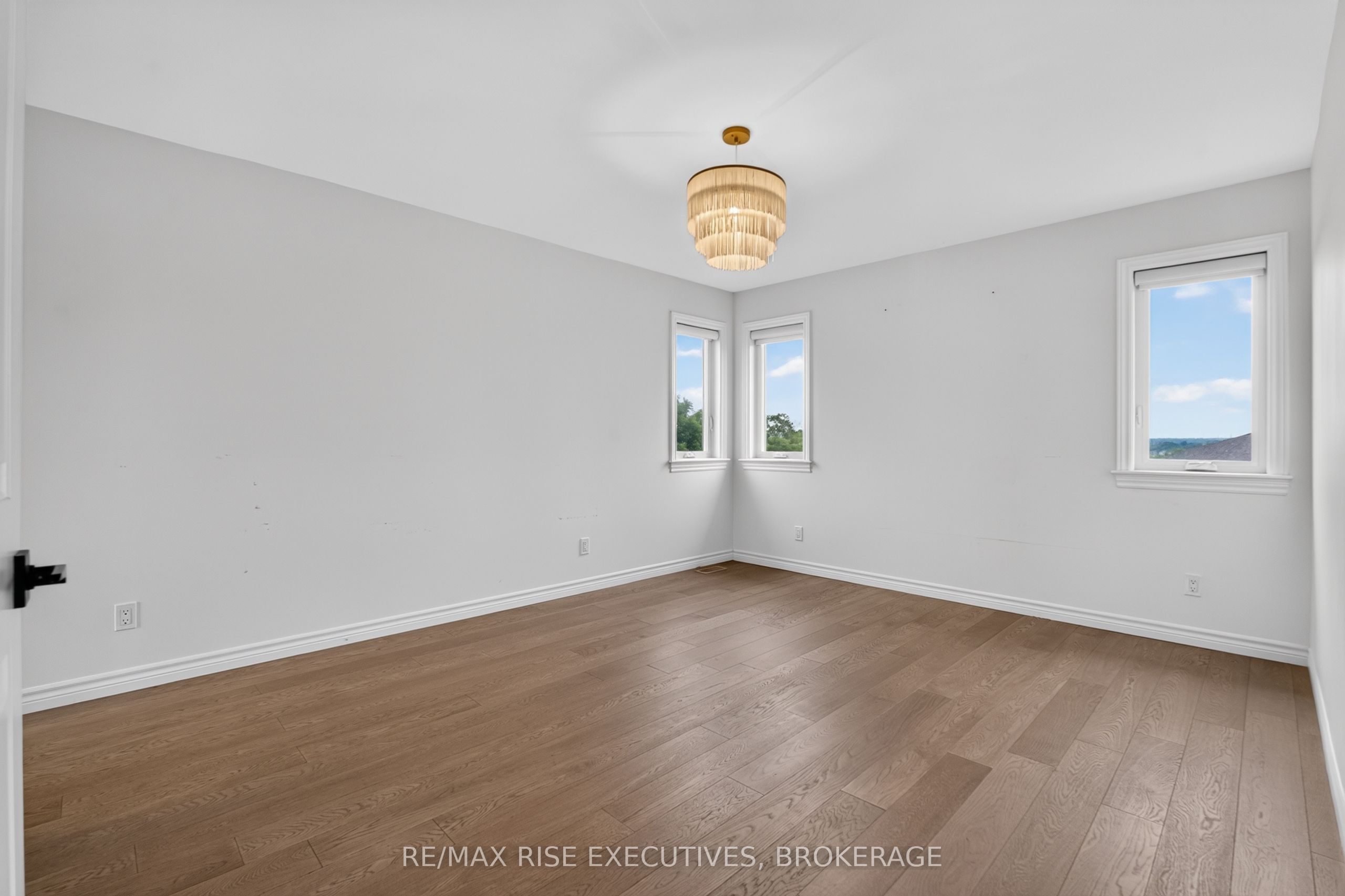 1237 Carfa Crescent Property Photo 28