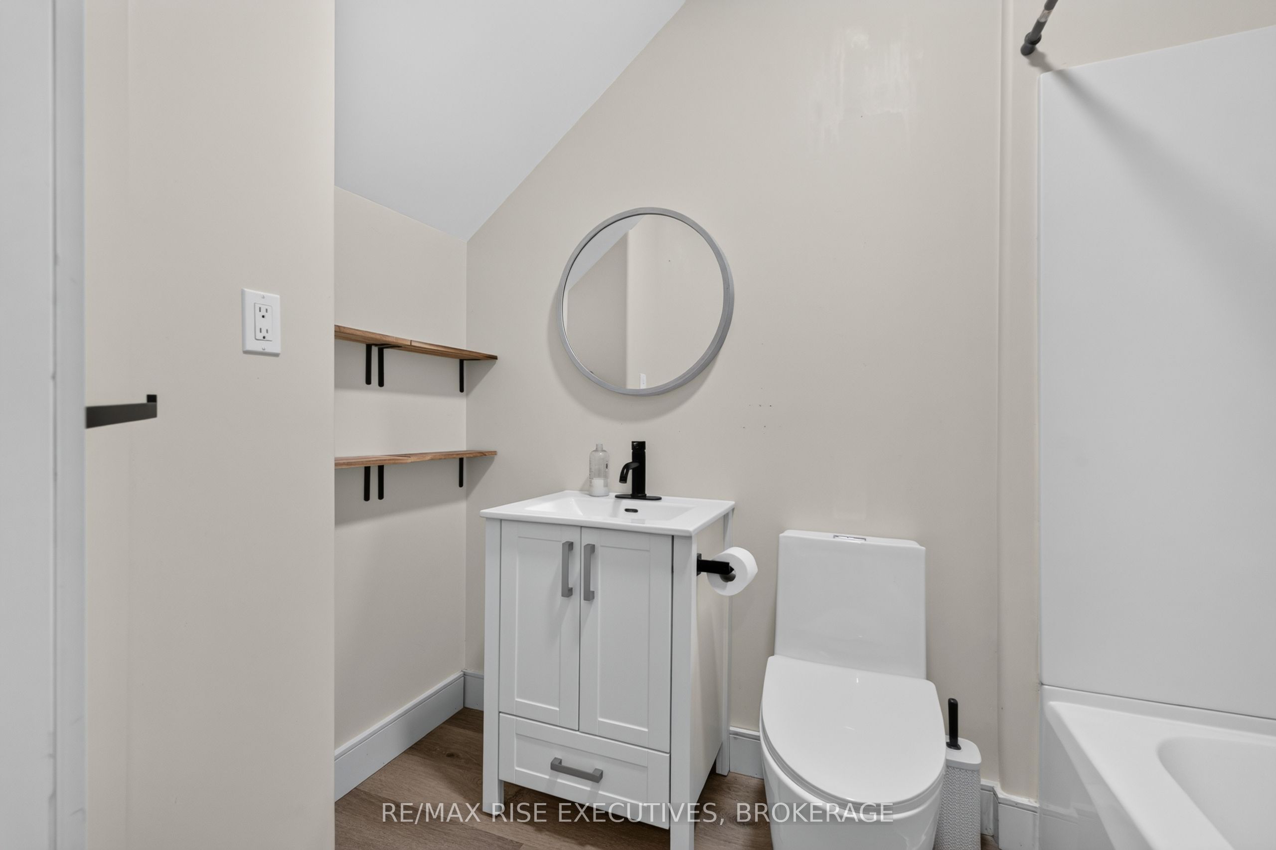 1237 Carfa Crescent Property Photo 33