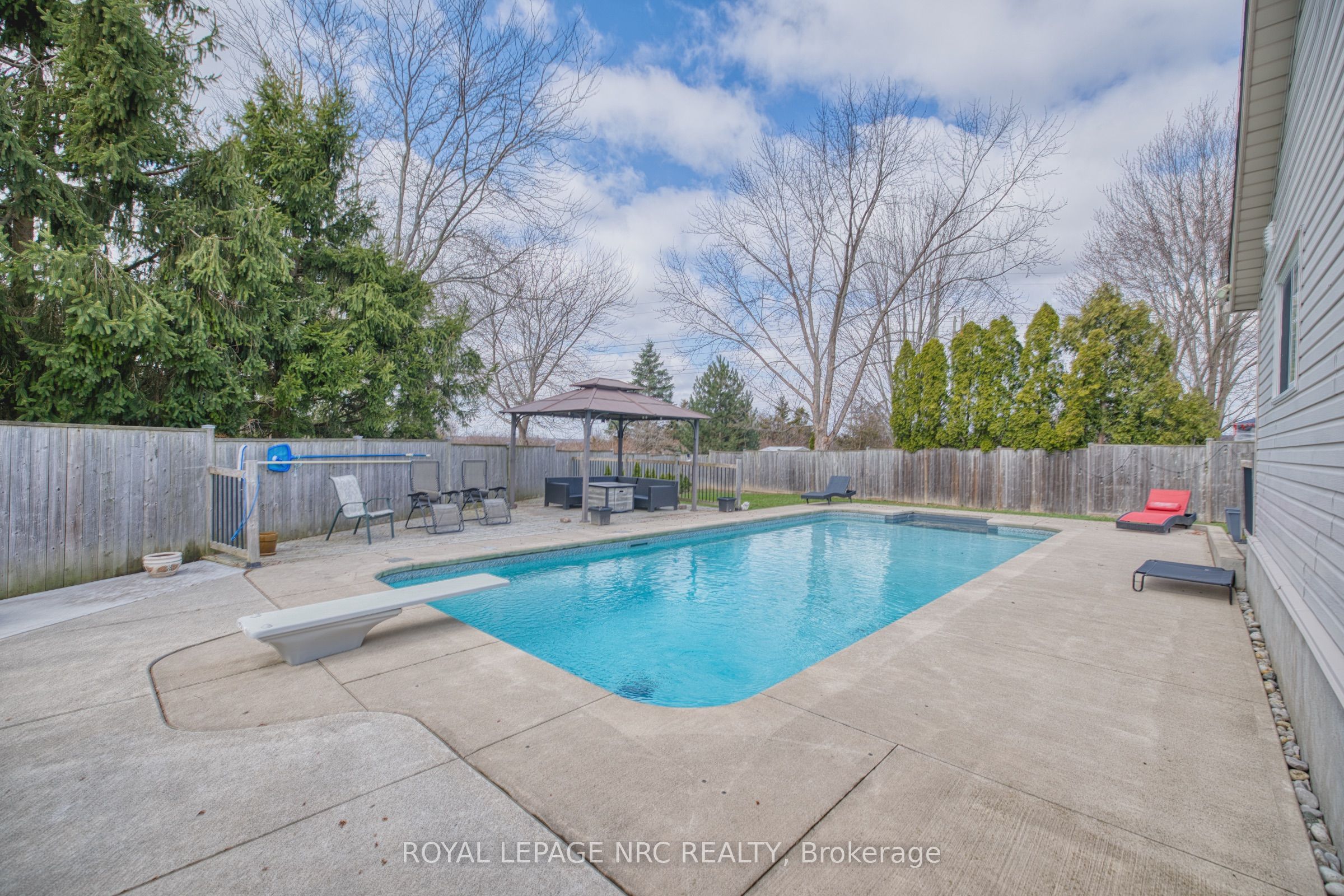 16 Leonard Drive Property Photo 1