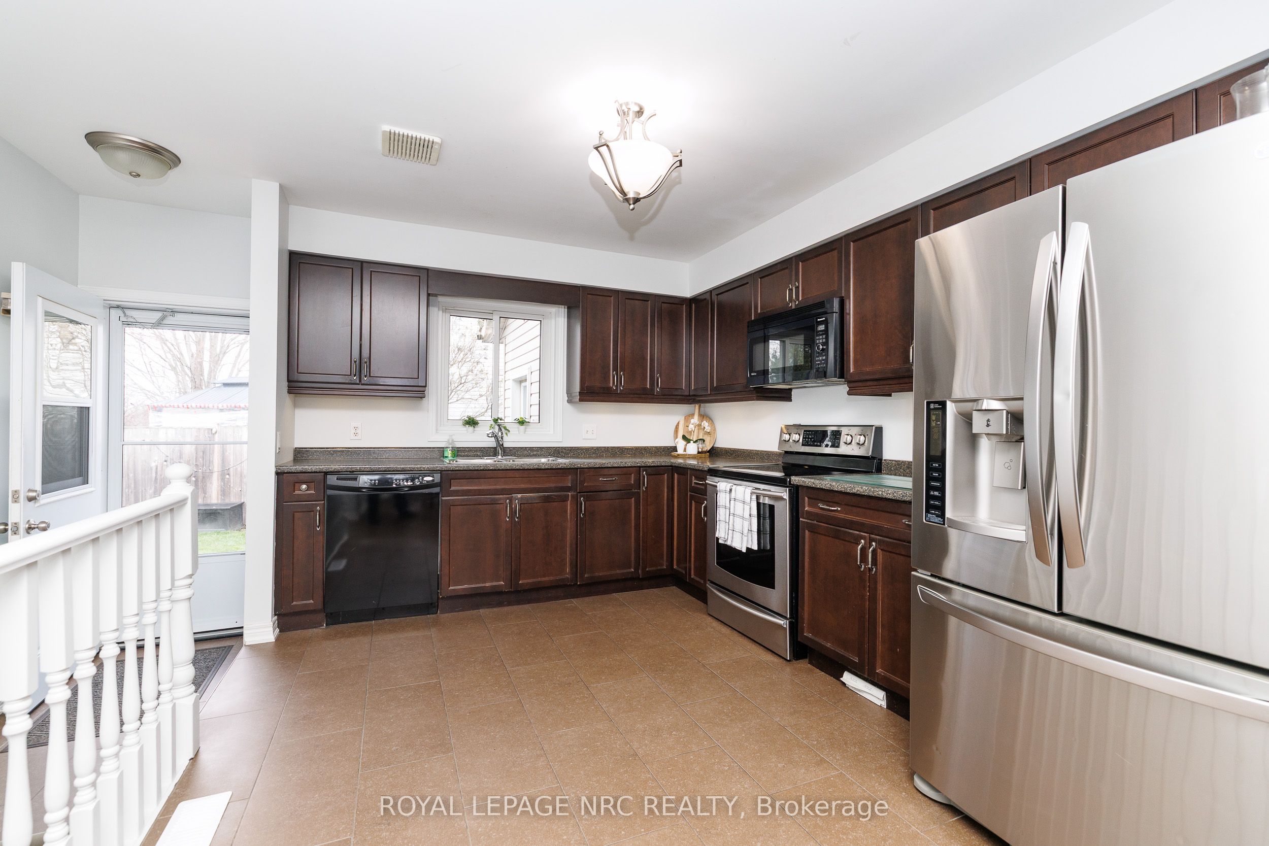16 Leonard Drive Property Photo 7