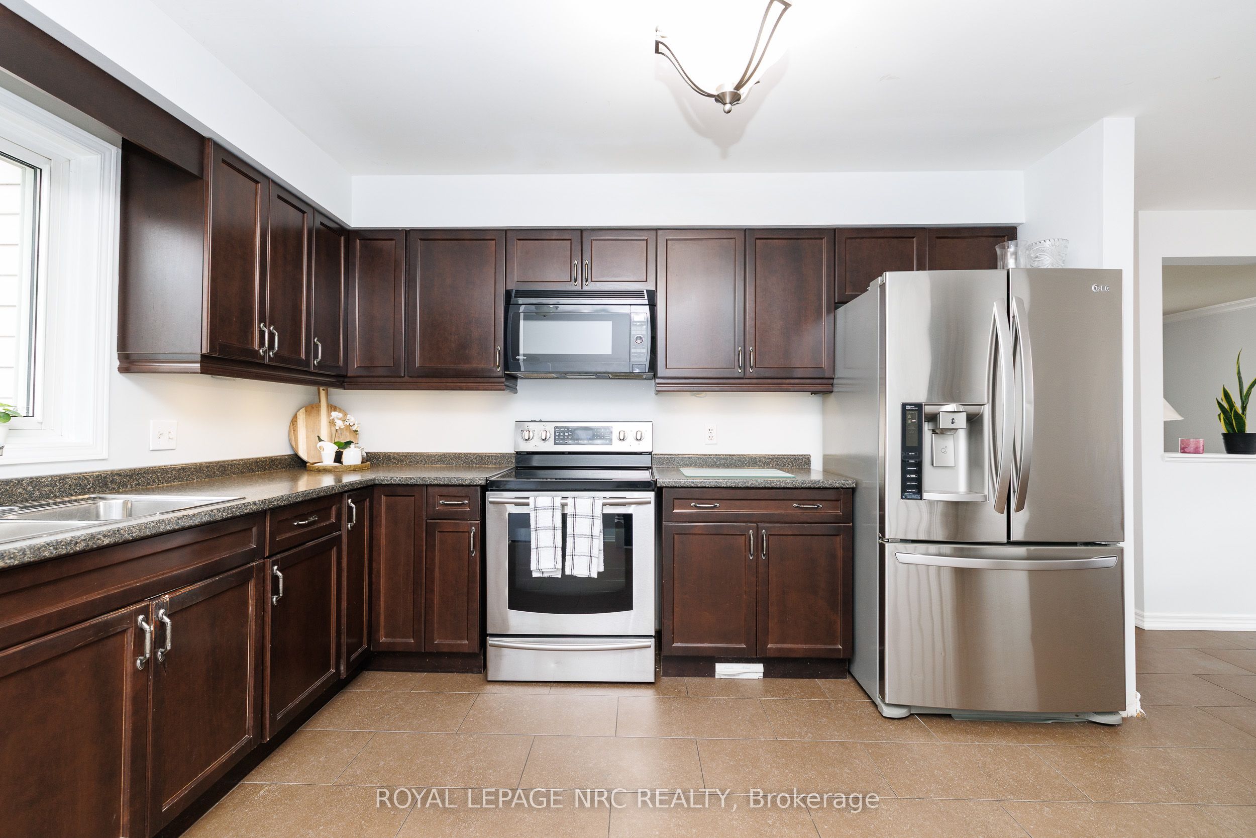 16 Leonard Drive Property Photo 9