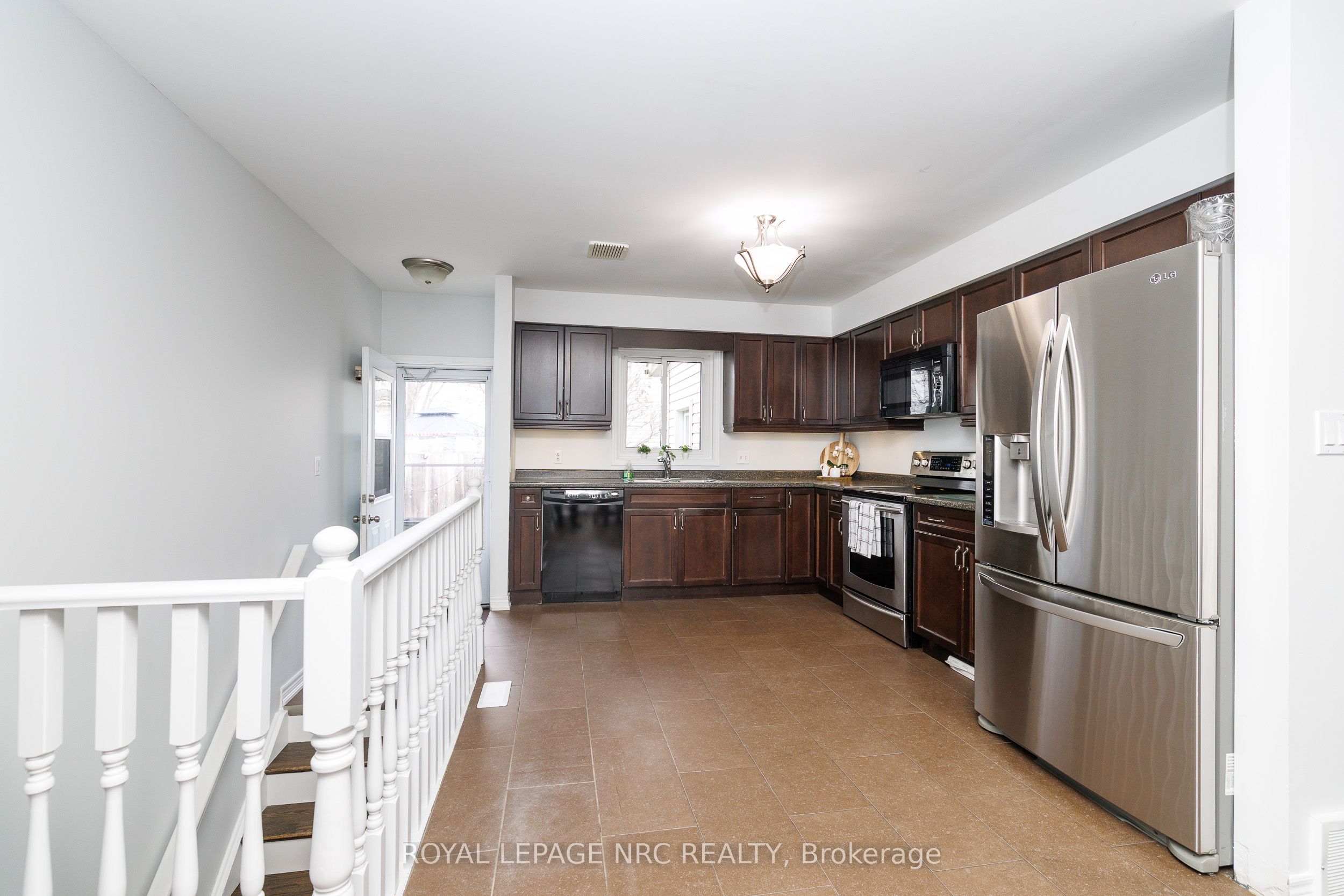 16 Leonard Drive Property Photo 10