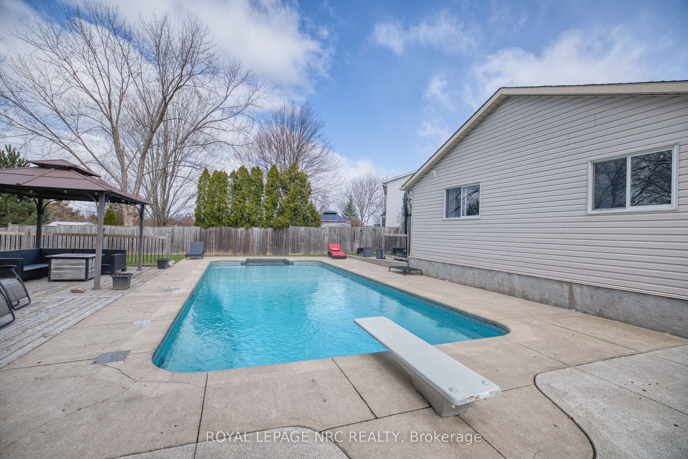 16 Leonard Drive Property Photo 25