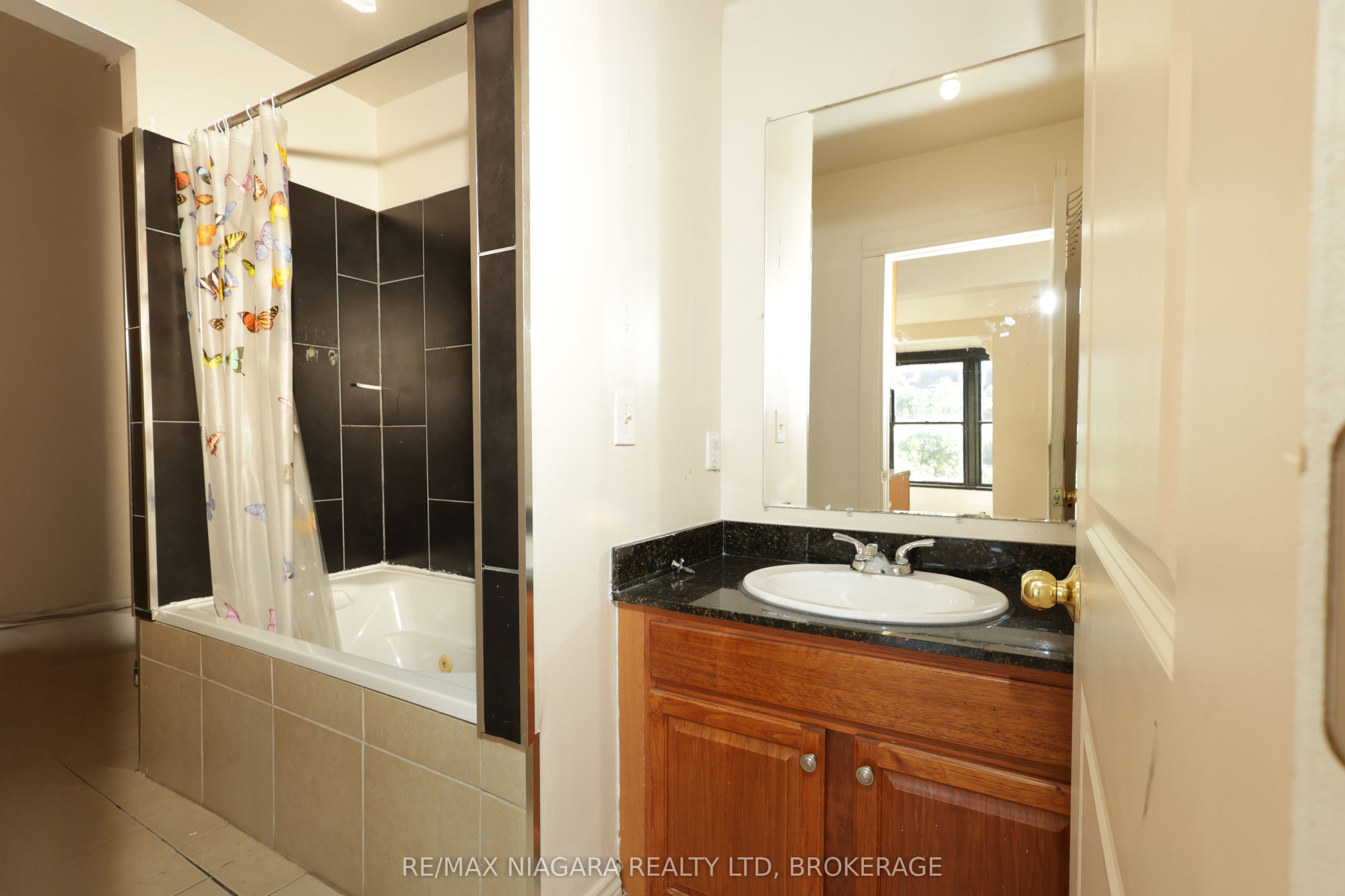22 Academy Street Property Photo 43